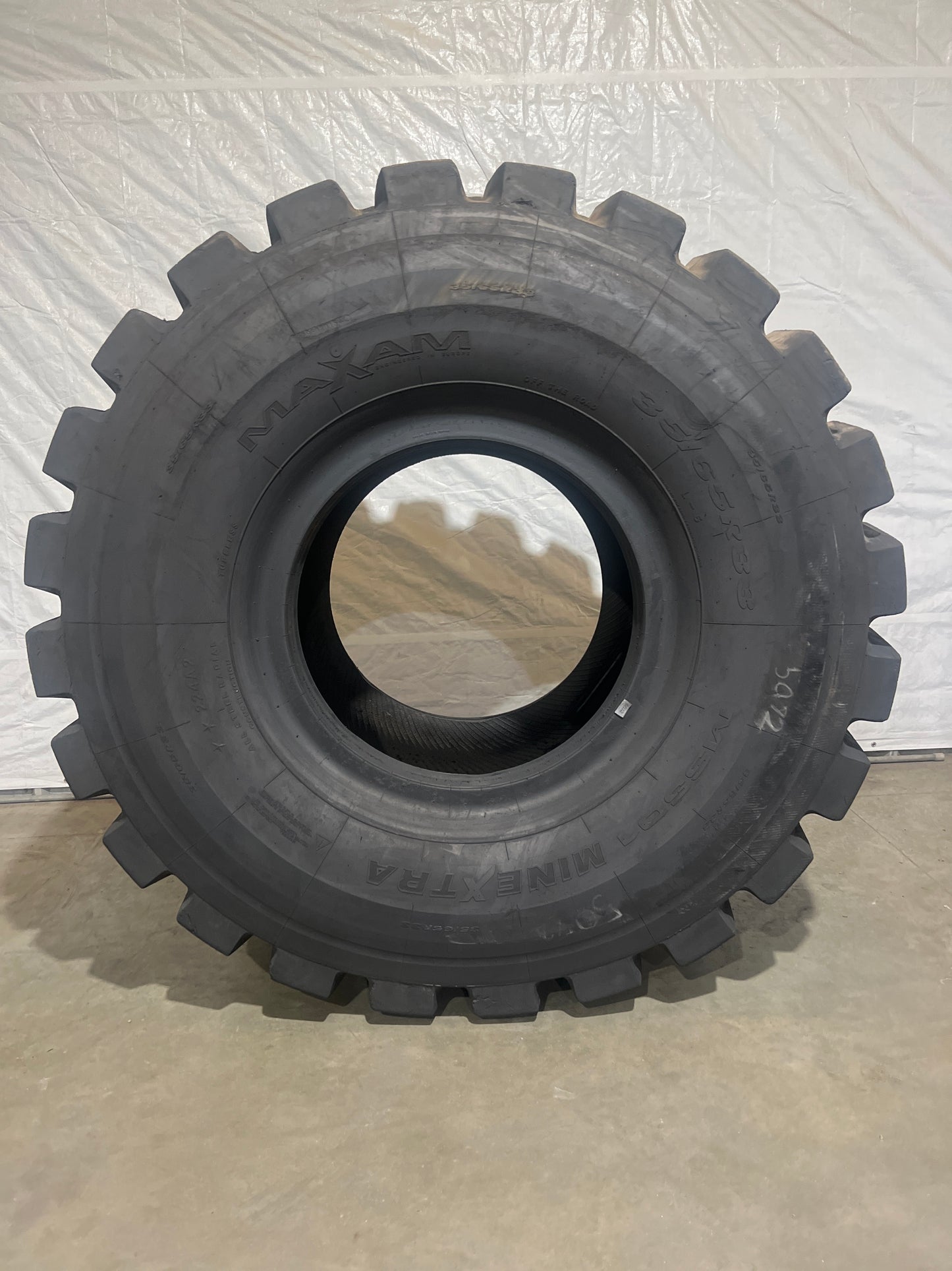 35/65R33 MAXAM MS501