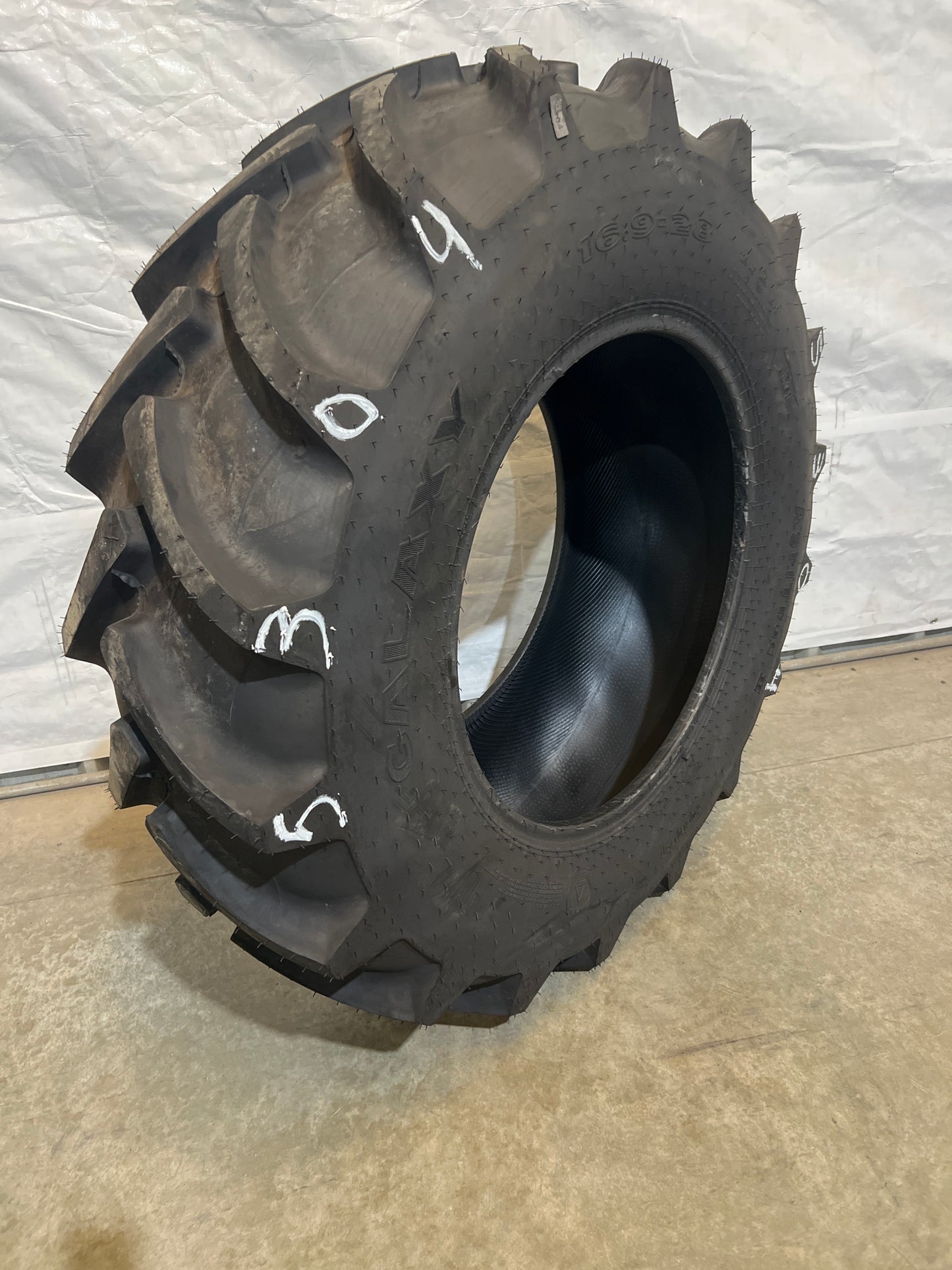 16.9-28 Galaxy Agri Trac II TL