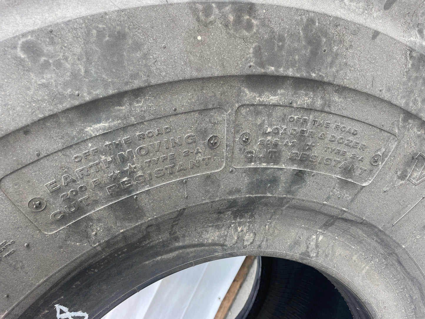 29.5R25 BRIDESTONE V-STEEL L-TRACTION (VLT)
