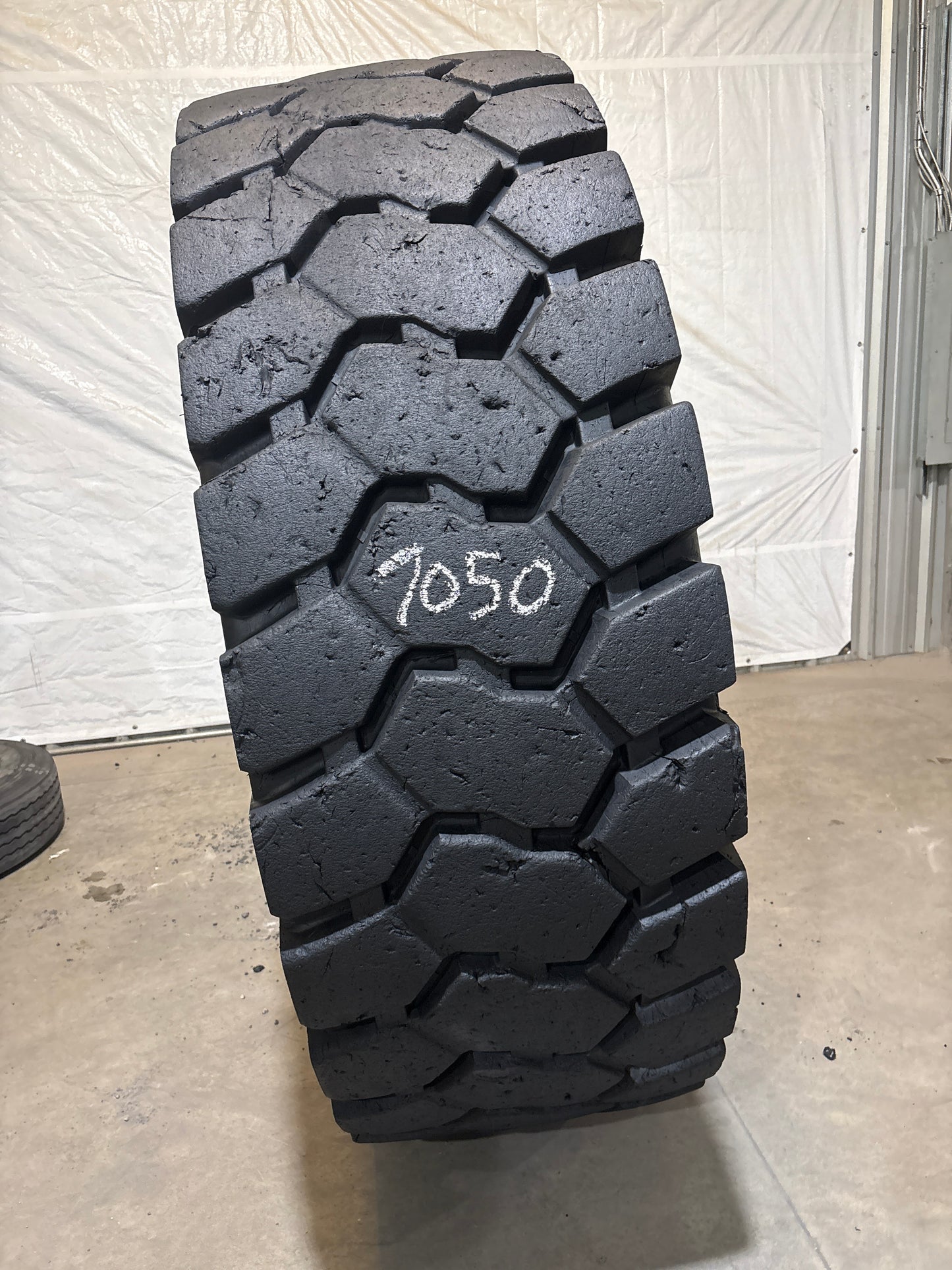 24.00R35 TRIANGLE TB 526 #7050
