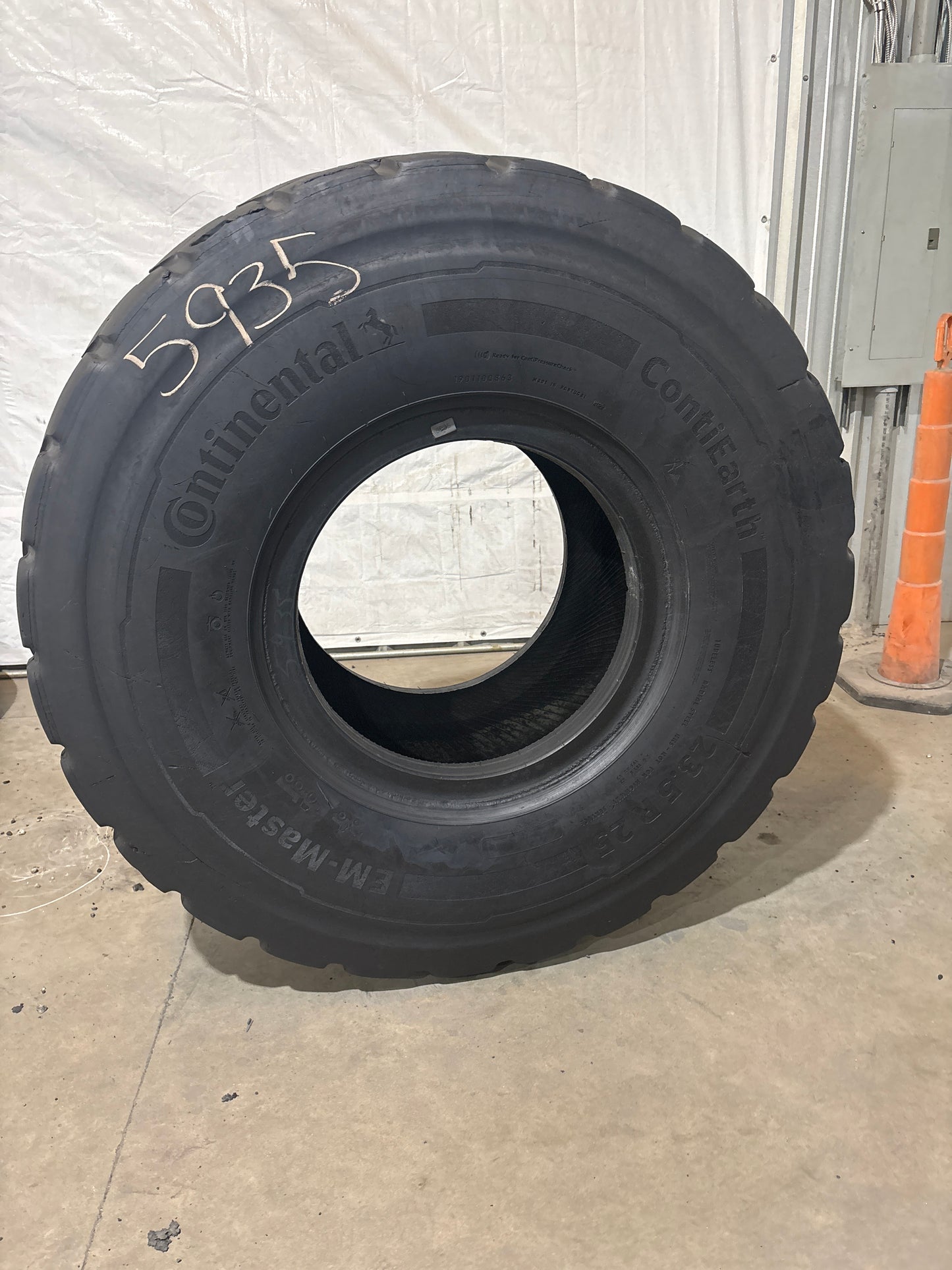23.5R25 CONTINENTAL EM-MASTER #5935