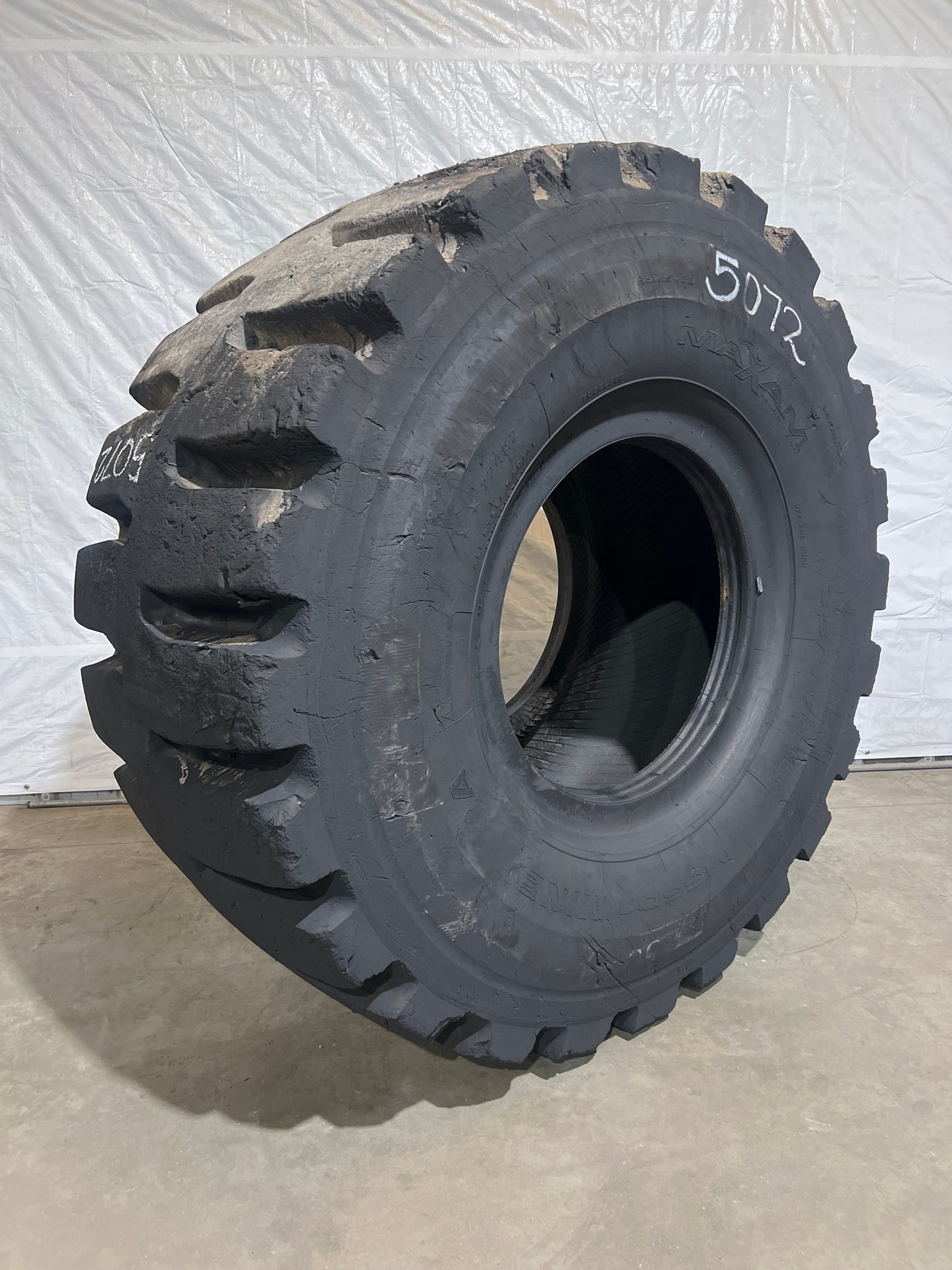 35/65R33 MAXAM MS501