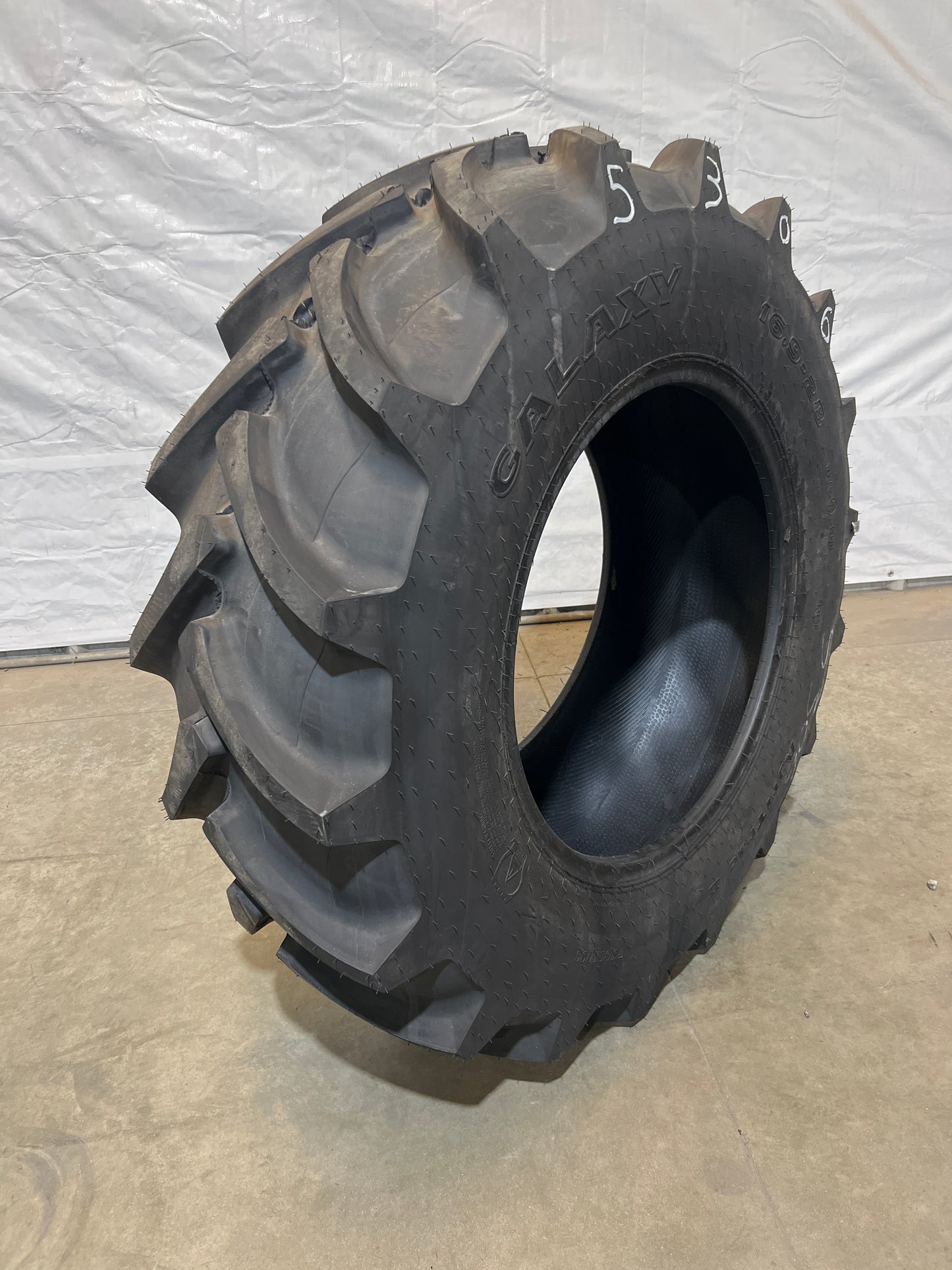 16.9-28 Galaxy Agri Trac II TL