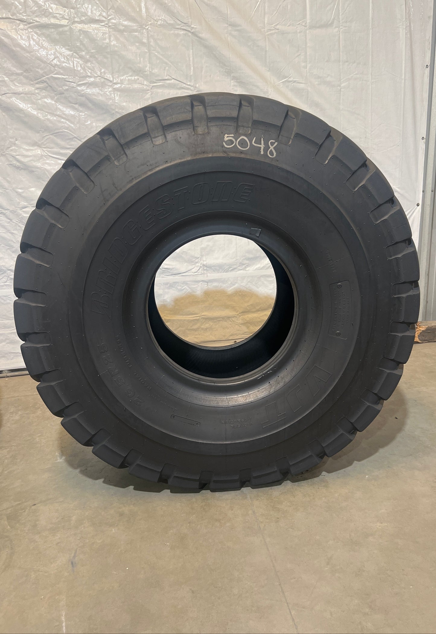 26.5R25 BRIDGESTONE V-STEEL J-TRACTION (VJT)
