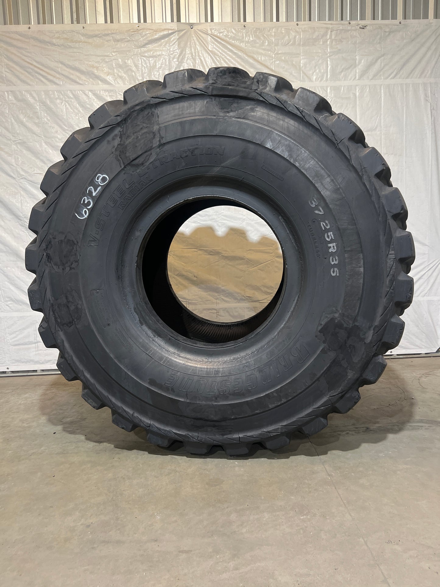 37.25R35 BRIDGESTONE V-STEEL L-TRACTION (VLT) #6328