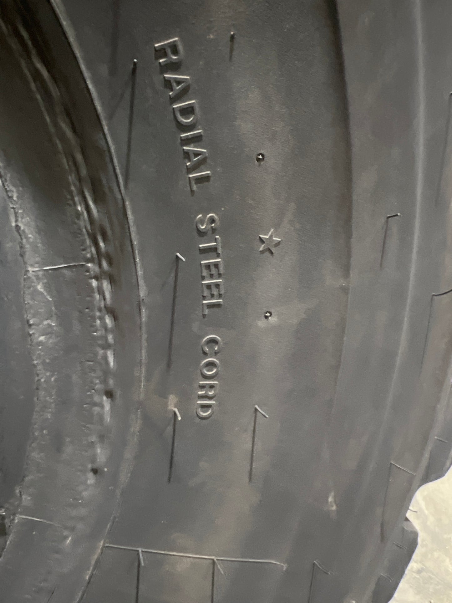 29.5R25 UNICURE RECAP CL3 #8722