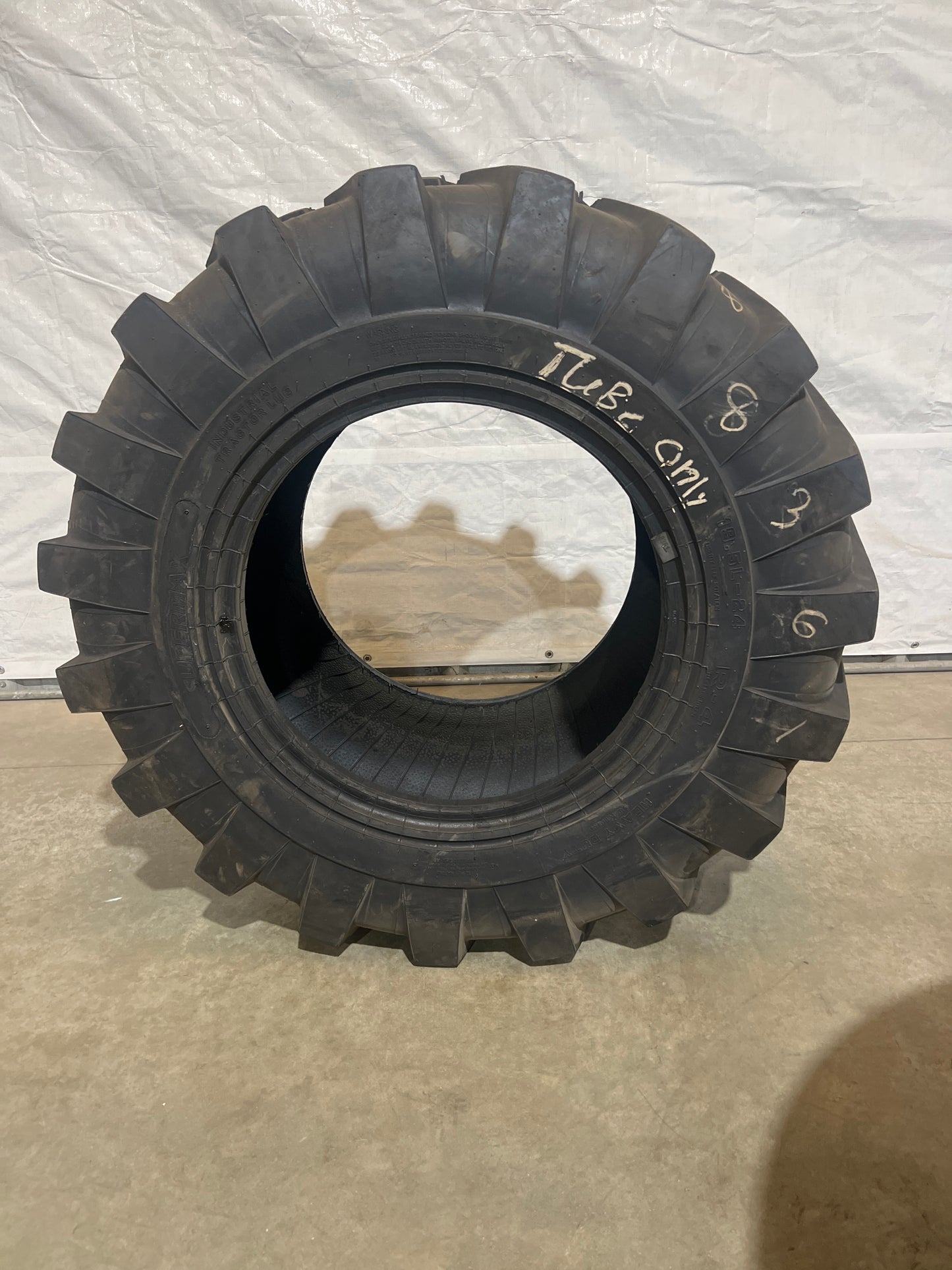 19.5L-24 SUPER MAX TRACTOR LUG #8361