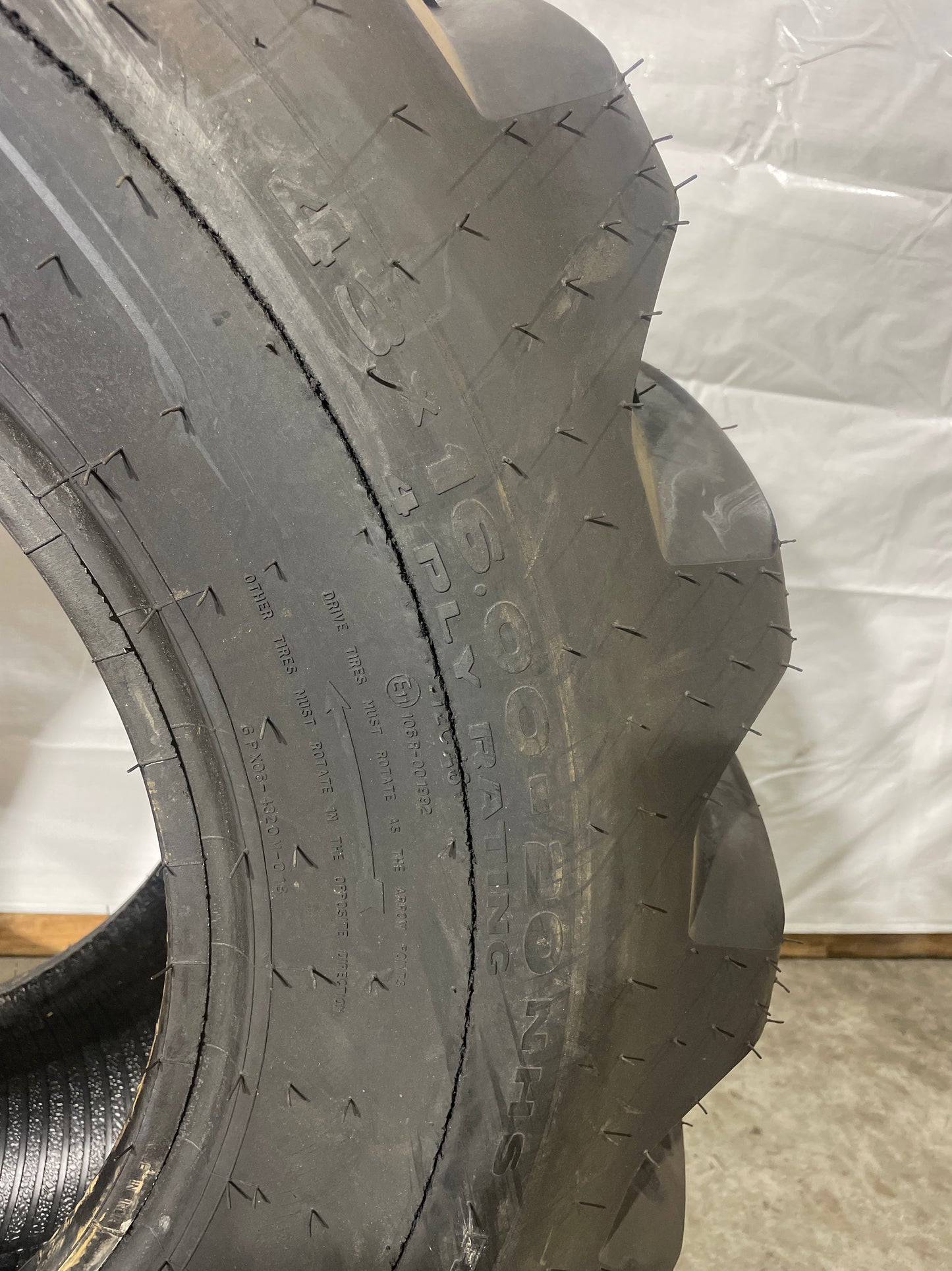 43X16.00-20 GALAXY THE MARATHONER #8200