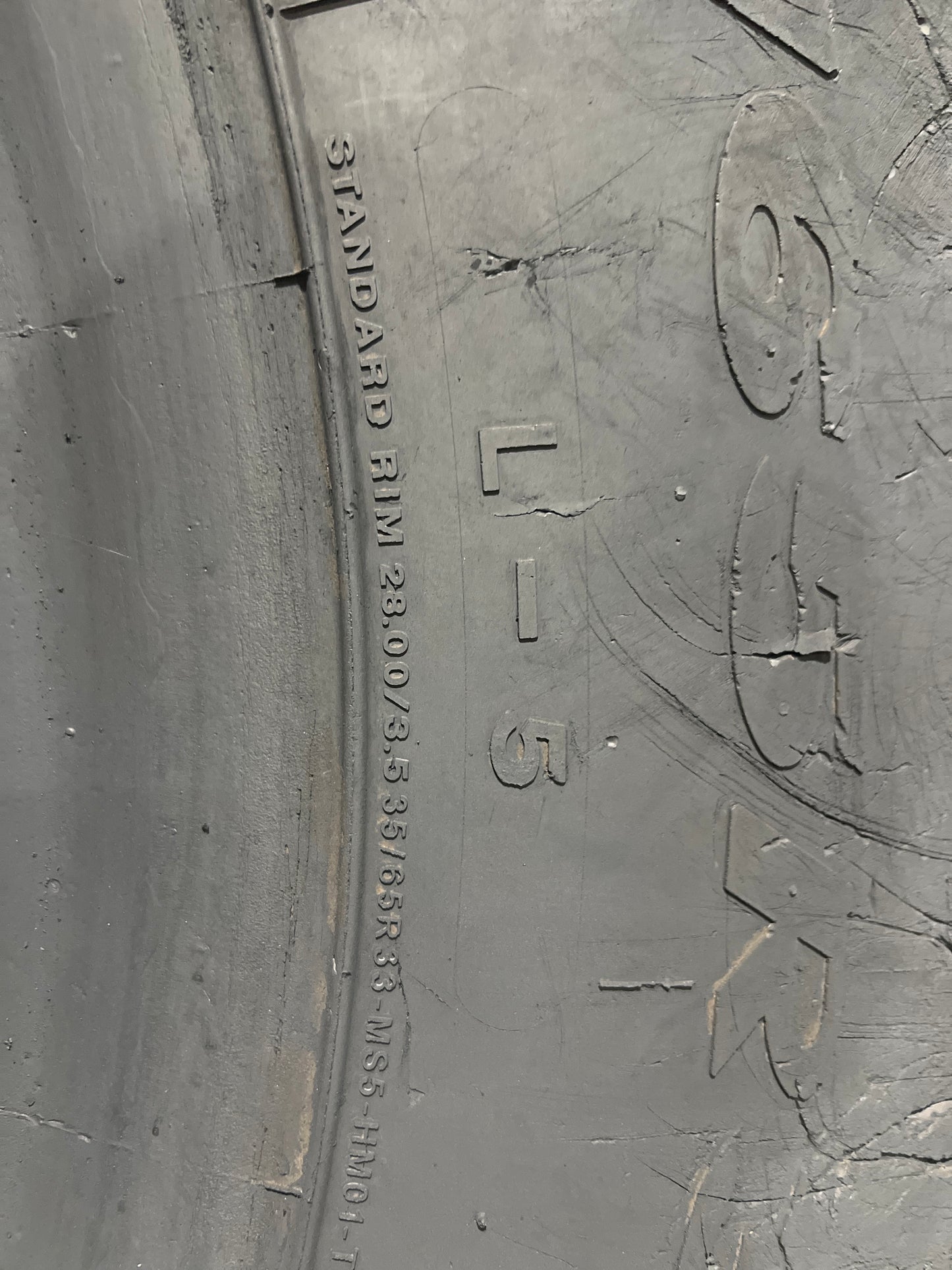 35/65R33 MAXAM MS501