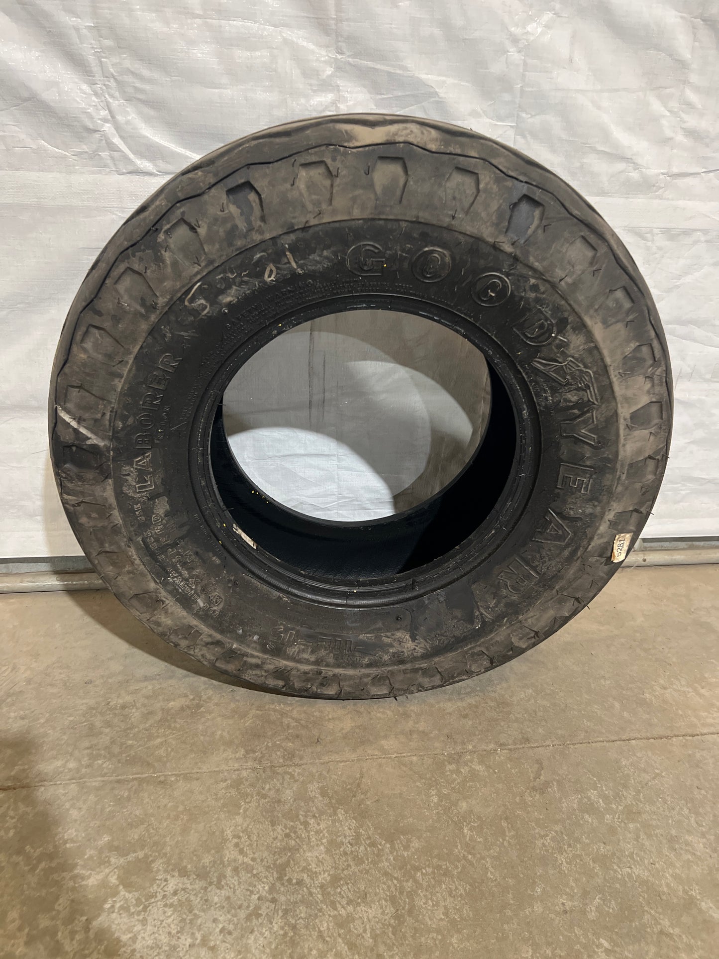 11L-15 Goodyear LABORER TL