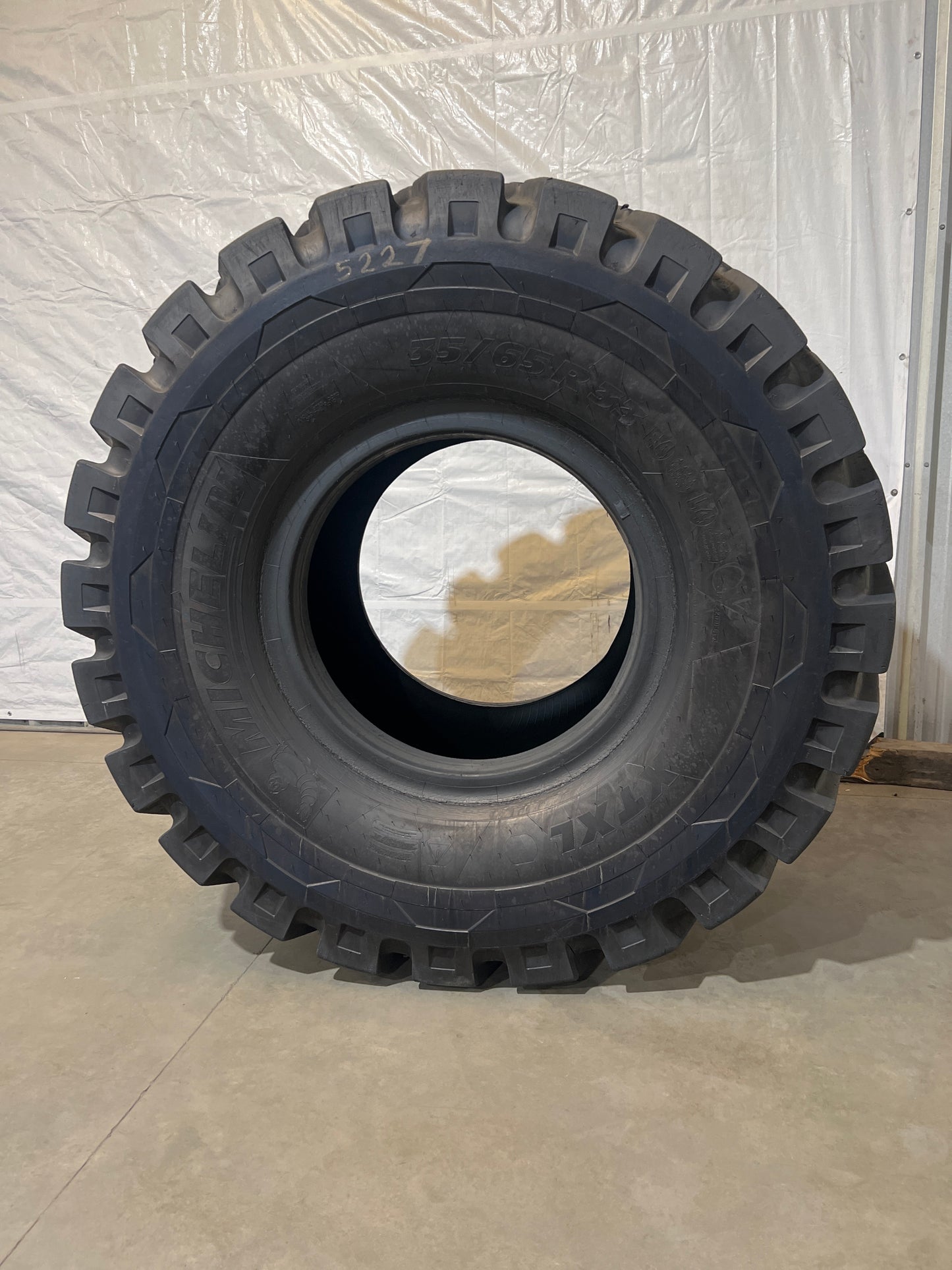 35/65R33 MICHELIN XTXL TL #5227
