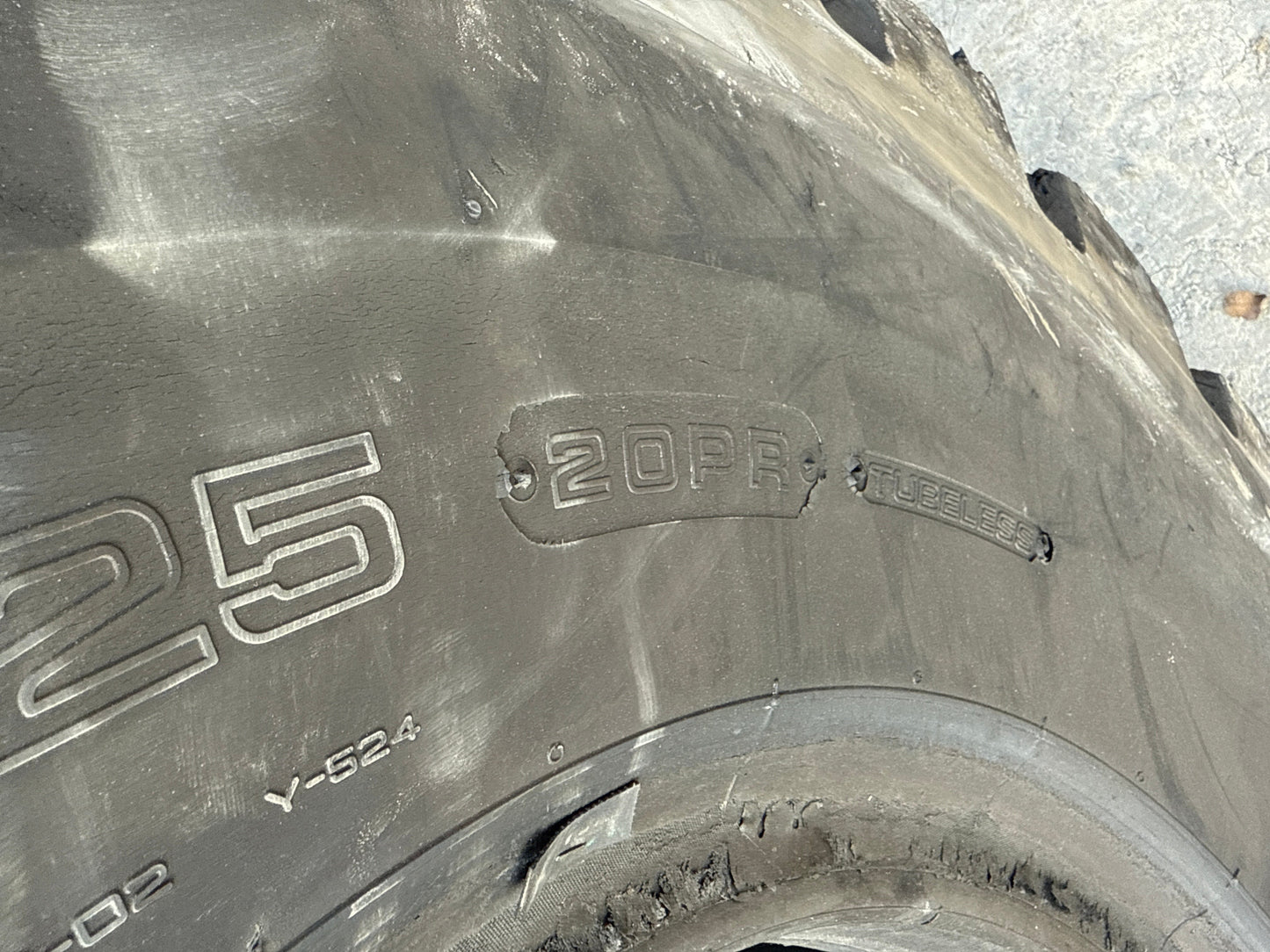 23.5-25 YOKOHAMA Y-524 20 PLY #8759