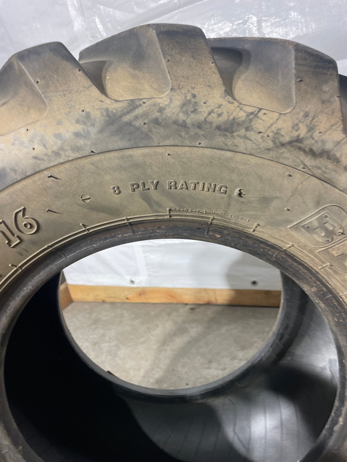 12.5/70-16 BKT AT 621  8 PLY #8728