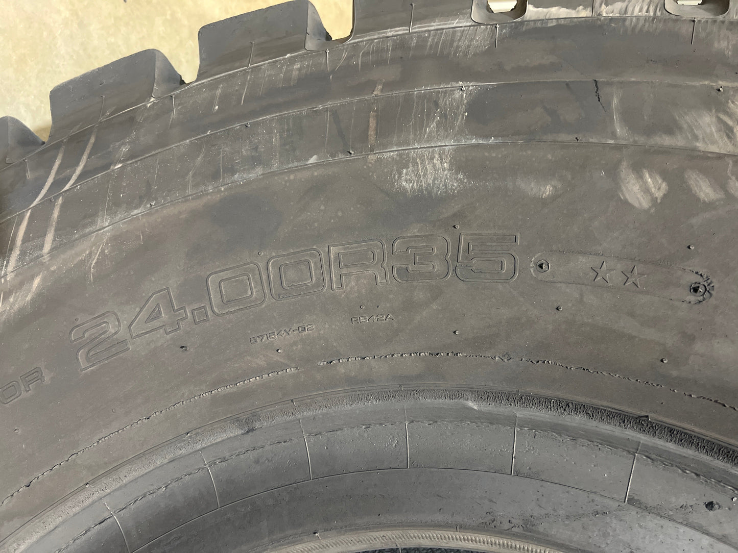 24.00R35 YOKOHAMA RADIAL RB42A #5239