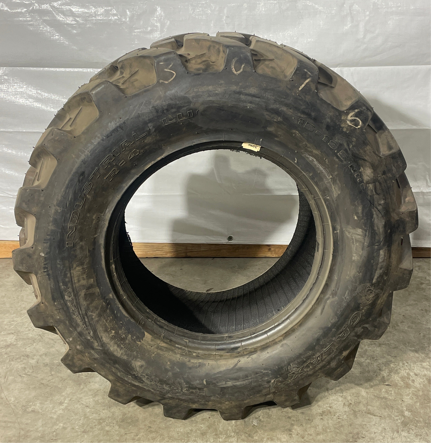 15-19.5 GALAXY INDUSTRIAL LUG R4 #3076