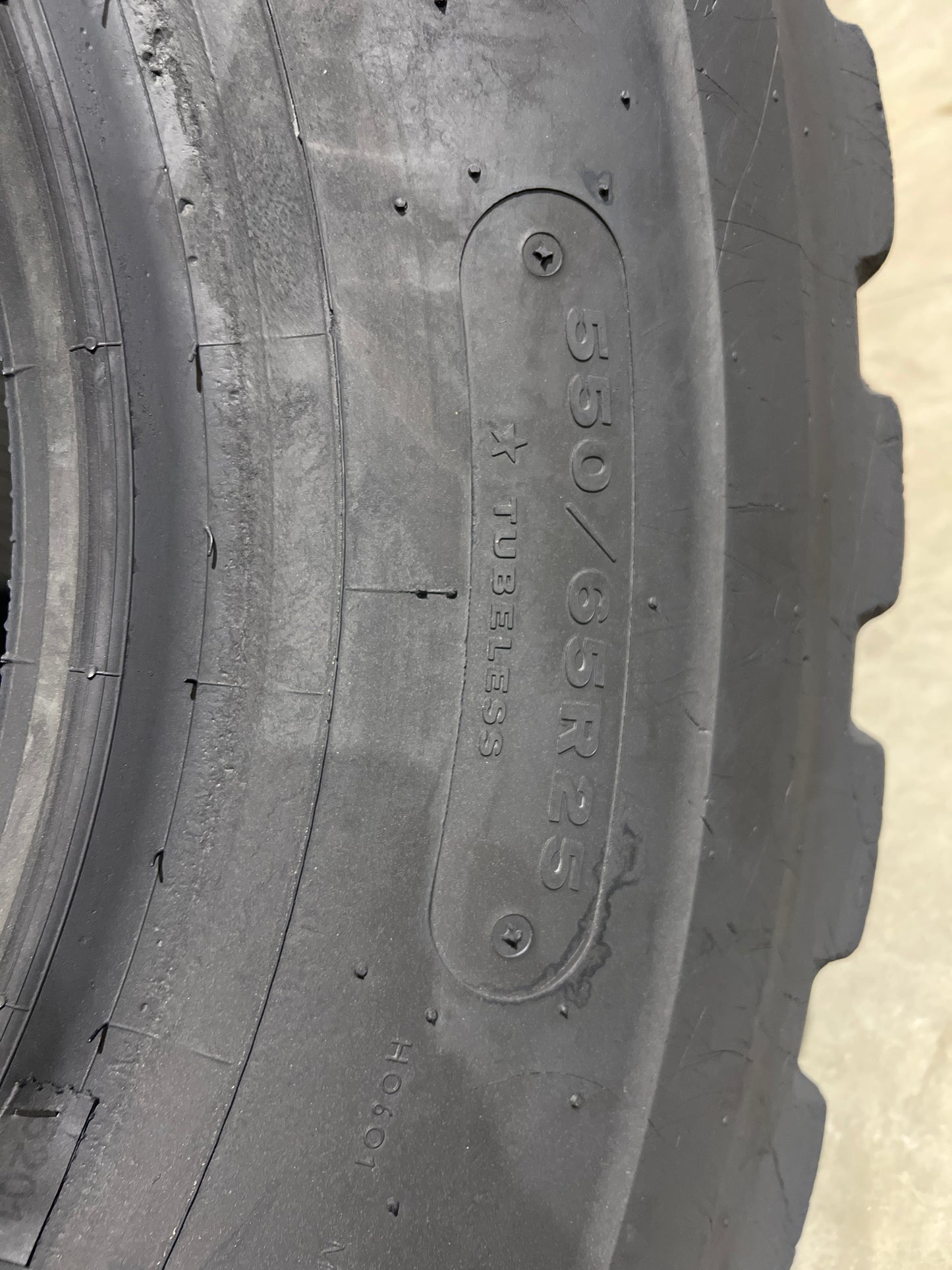 550/65R25 (20.5R25) BRIDGESTONE V-STEEL TRACTION UTILITY TL