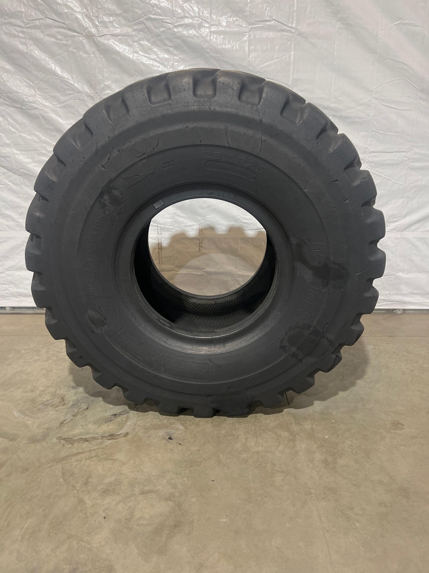 23.5R25 BRIDGESTONE V-STEEL L TRACTION