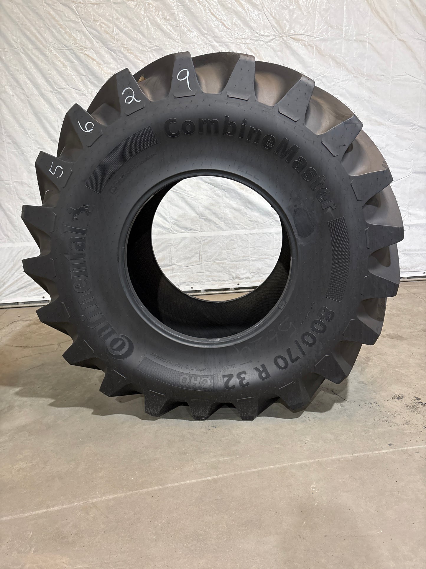 USED 800/70R32 CONTINENTAL COMBINE MASTER #5629