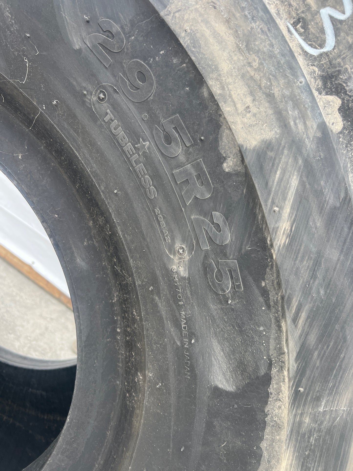 29.5R25 BRIDGESTONE V-STEEL M-TRACTION (VMT) #8023