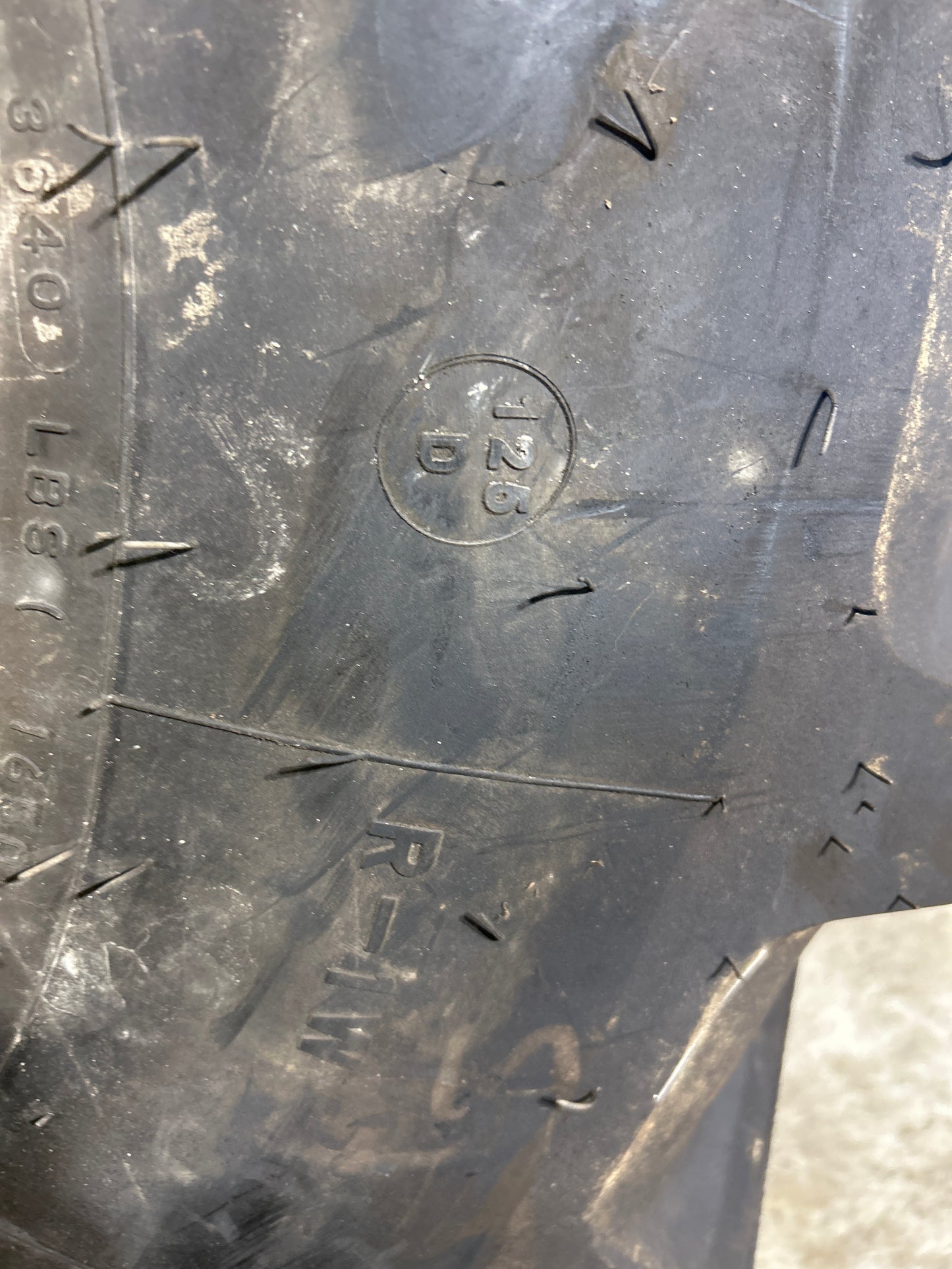 340/85R24 (13.6R24) FIRESTONE PERFORMER 85 #8291