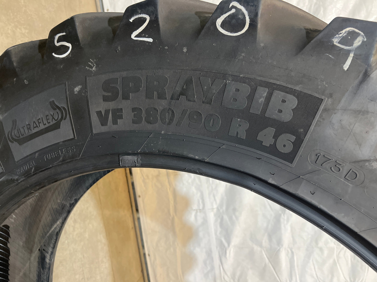 VF380/90R46 MICHELIN SPRAYBIB