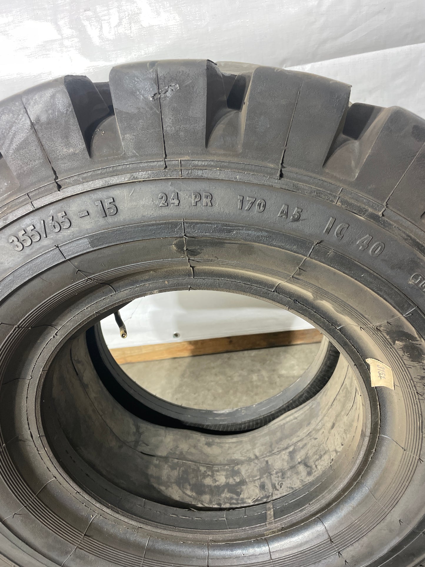 355/65-15 CCONTINENTAL IC40 #3151