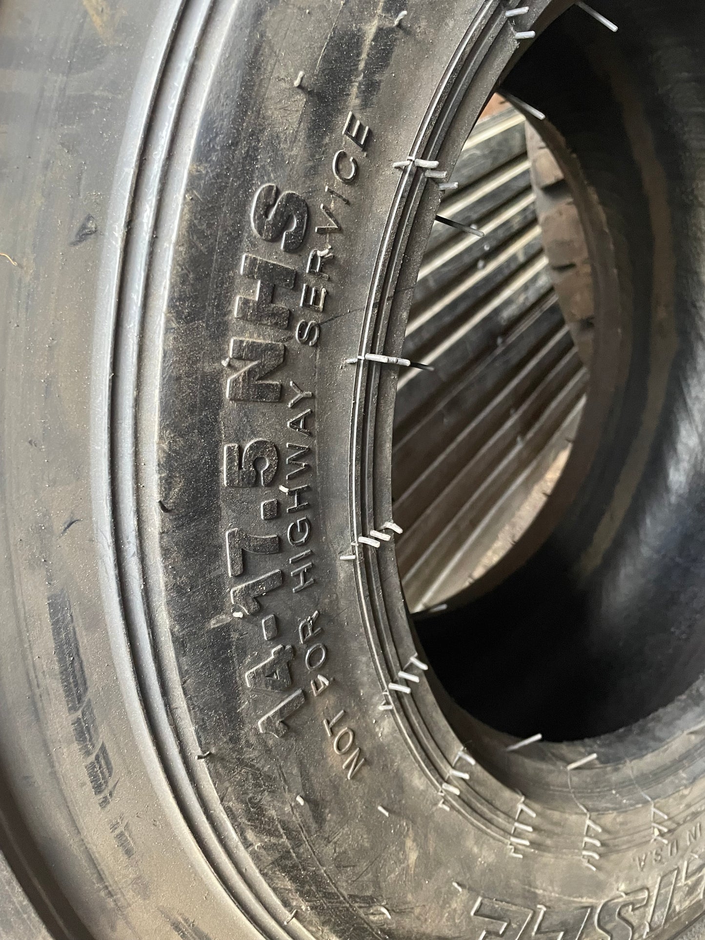 ***HOT DEAL*** 14-17.5 CARLSILE ULTRA GUARD LVT 14 PLY (NEVER MOUNTED)