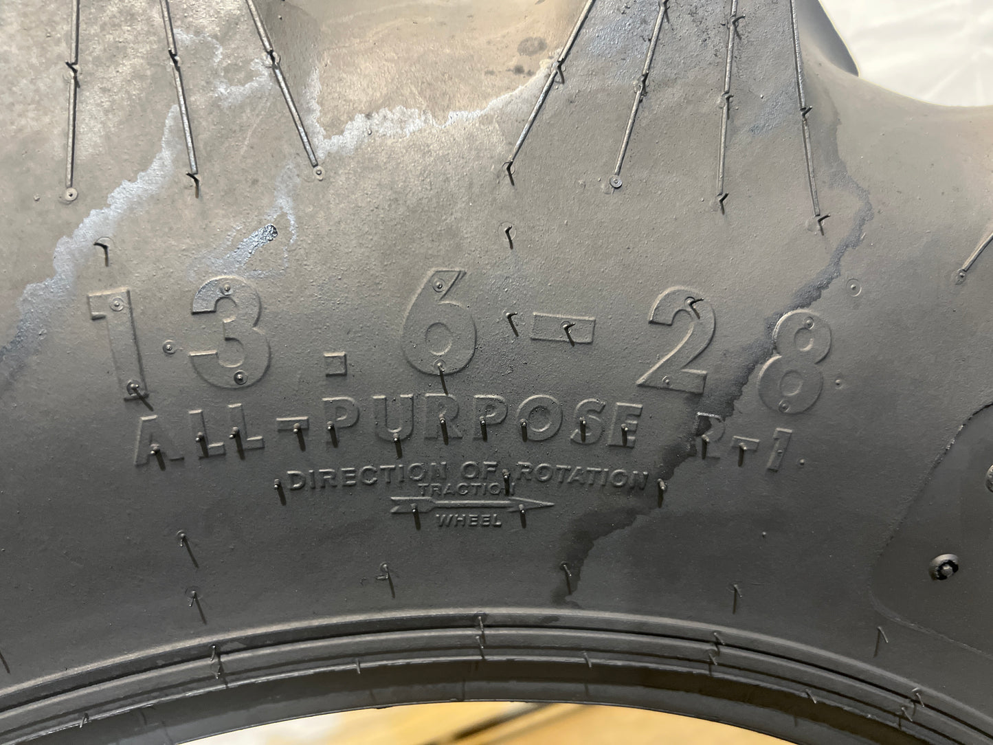 13.6-28 TITAN HI TRACTION LUG