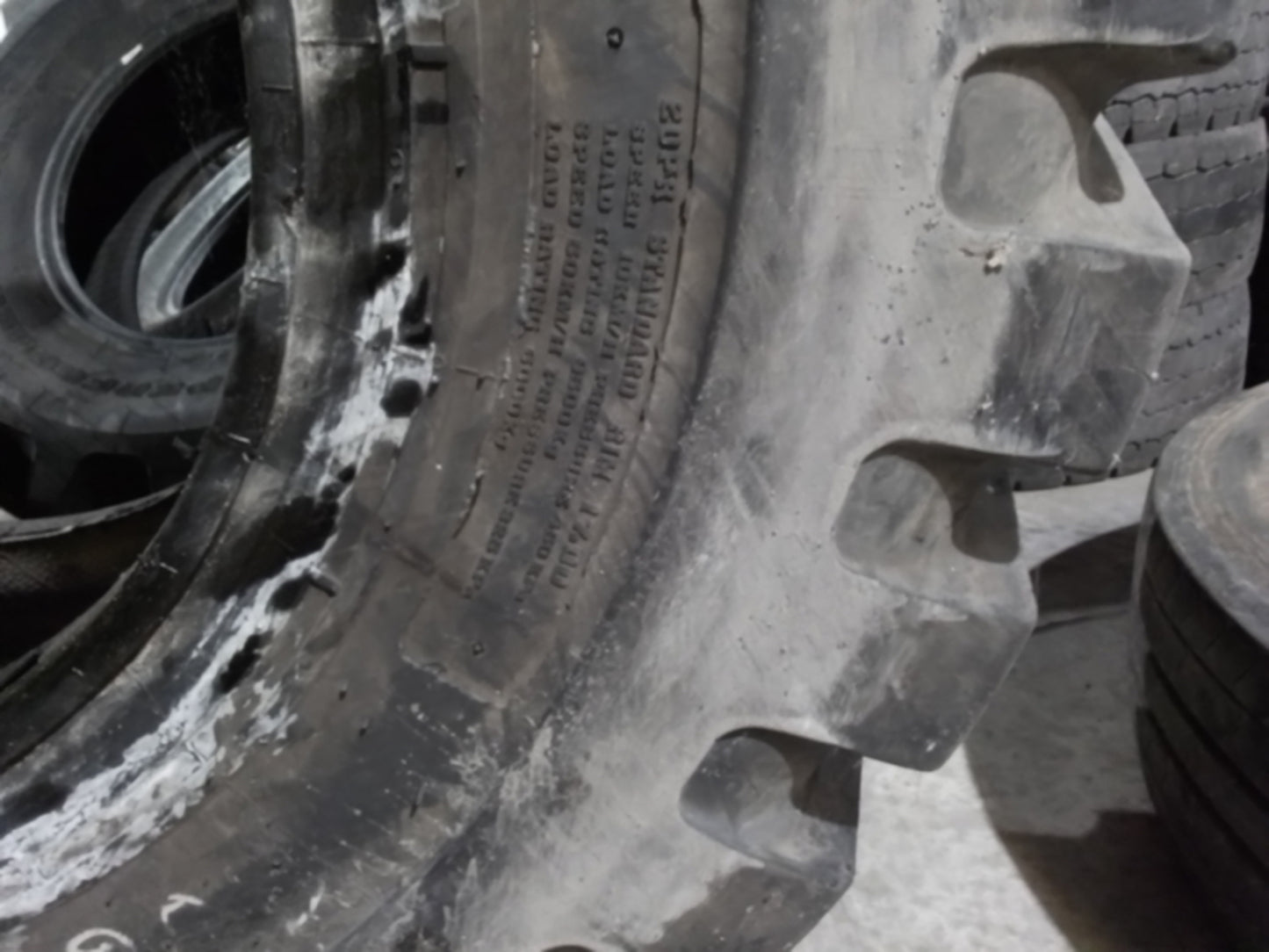 20.5-25 ADVANCE ROCK REGULAR 20 PLY #6068