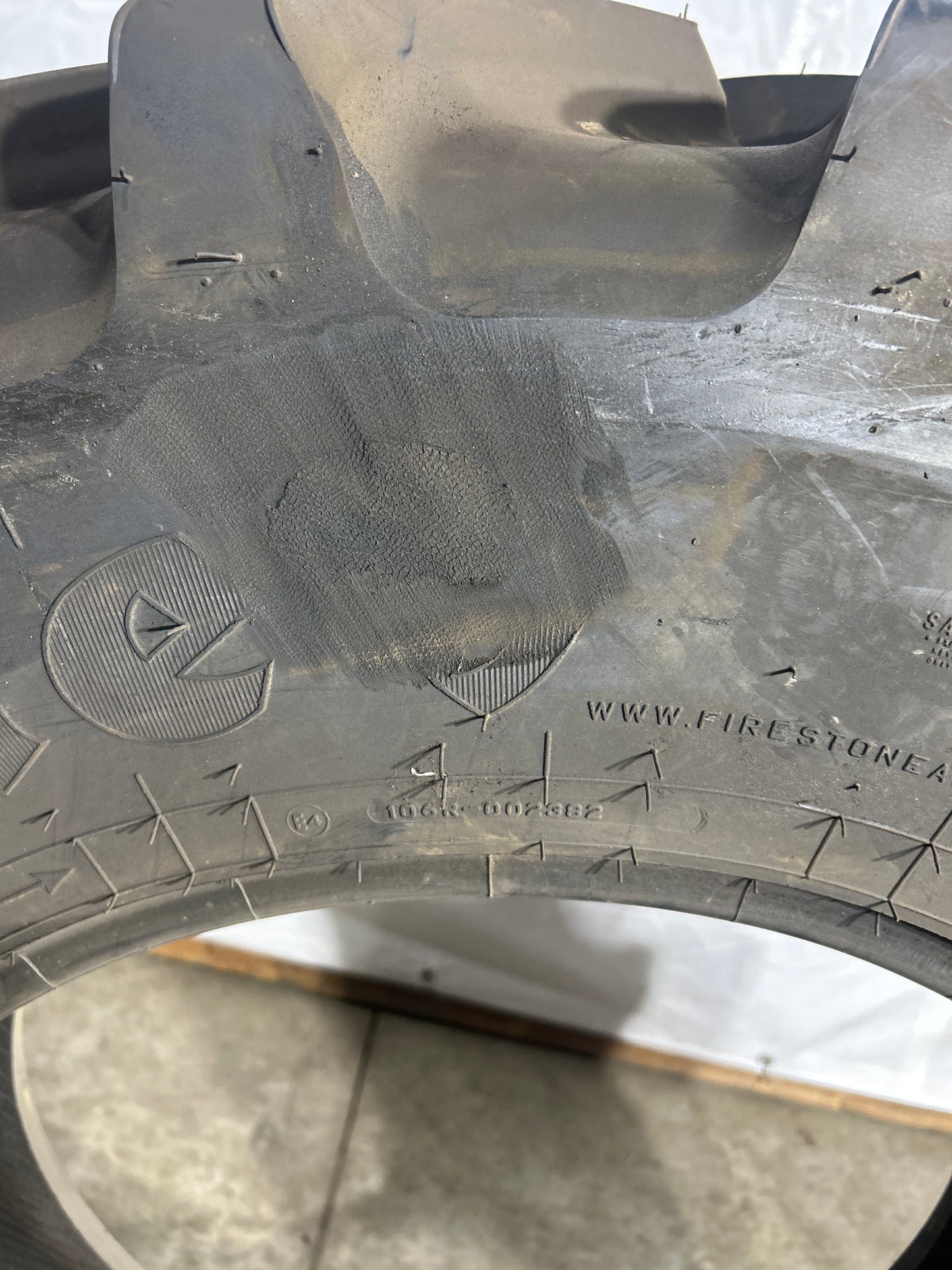 340/85R24 (13.6R24) FIRESTONE PERFORMER 85 #3515