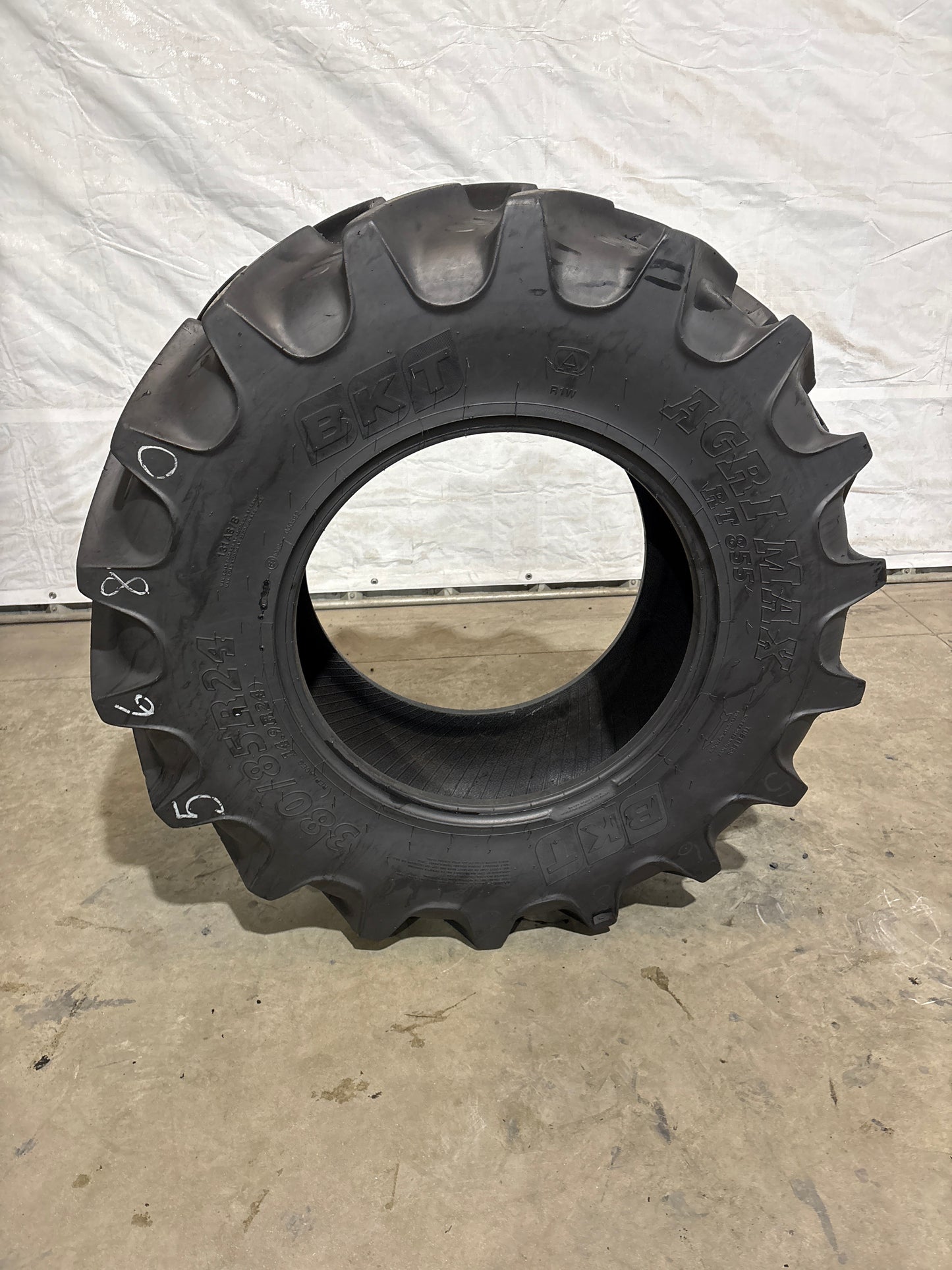 380/85R24 (14.9R24) BKT AGRIMAX RT855 #5680