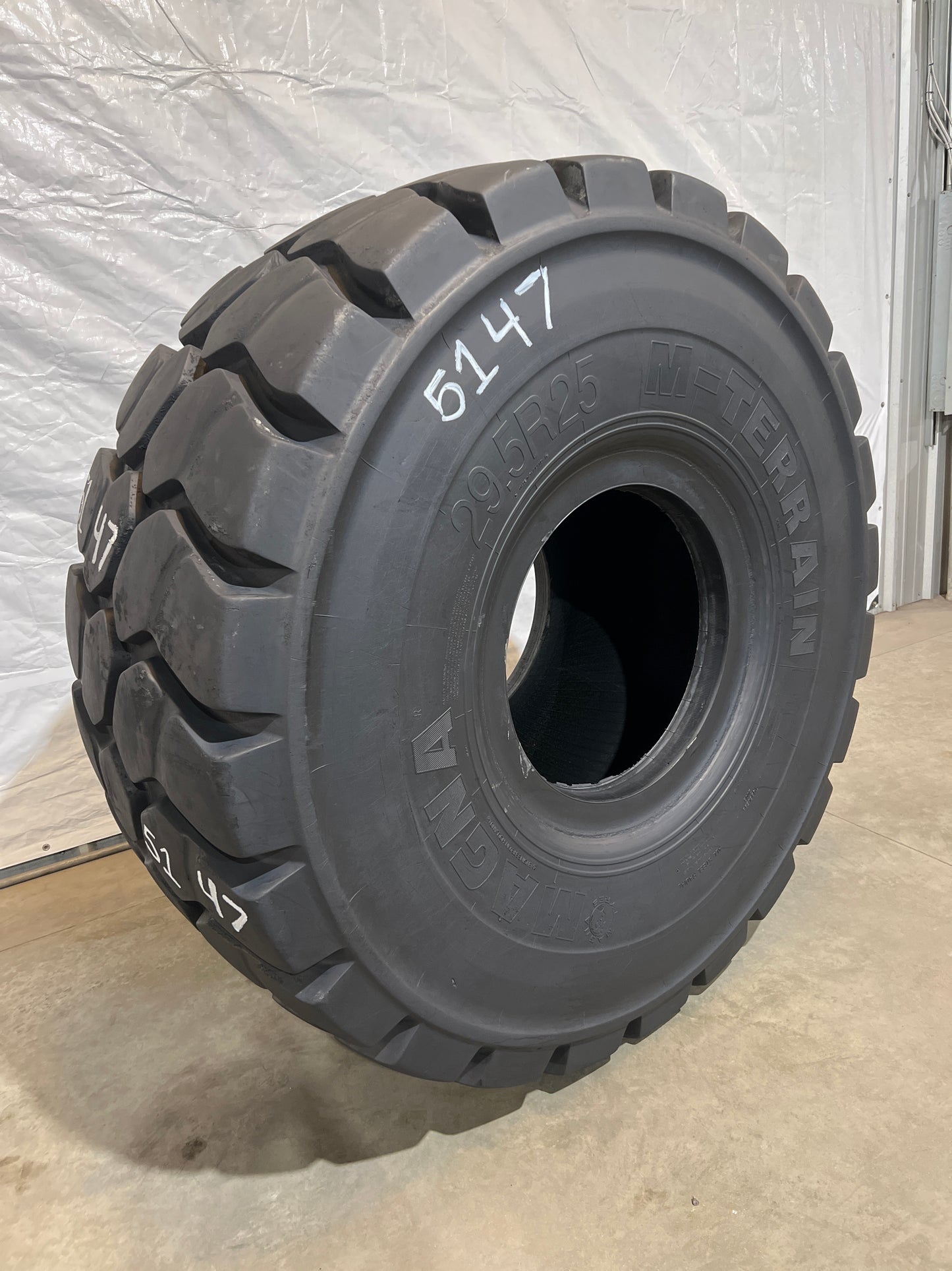 29.5R25 MAGNA M-TERRAIN