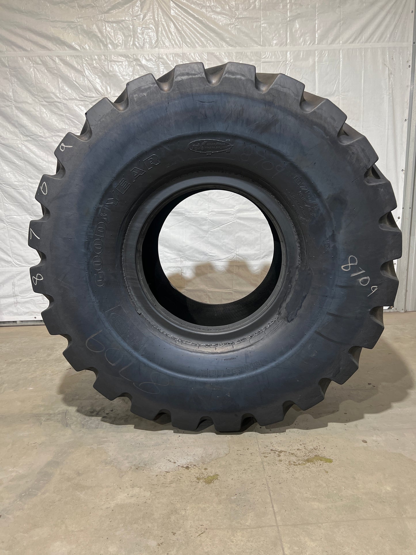 35/65R33 GOODYEAR RT-4D UNISTEEL #8709