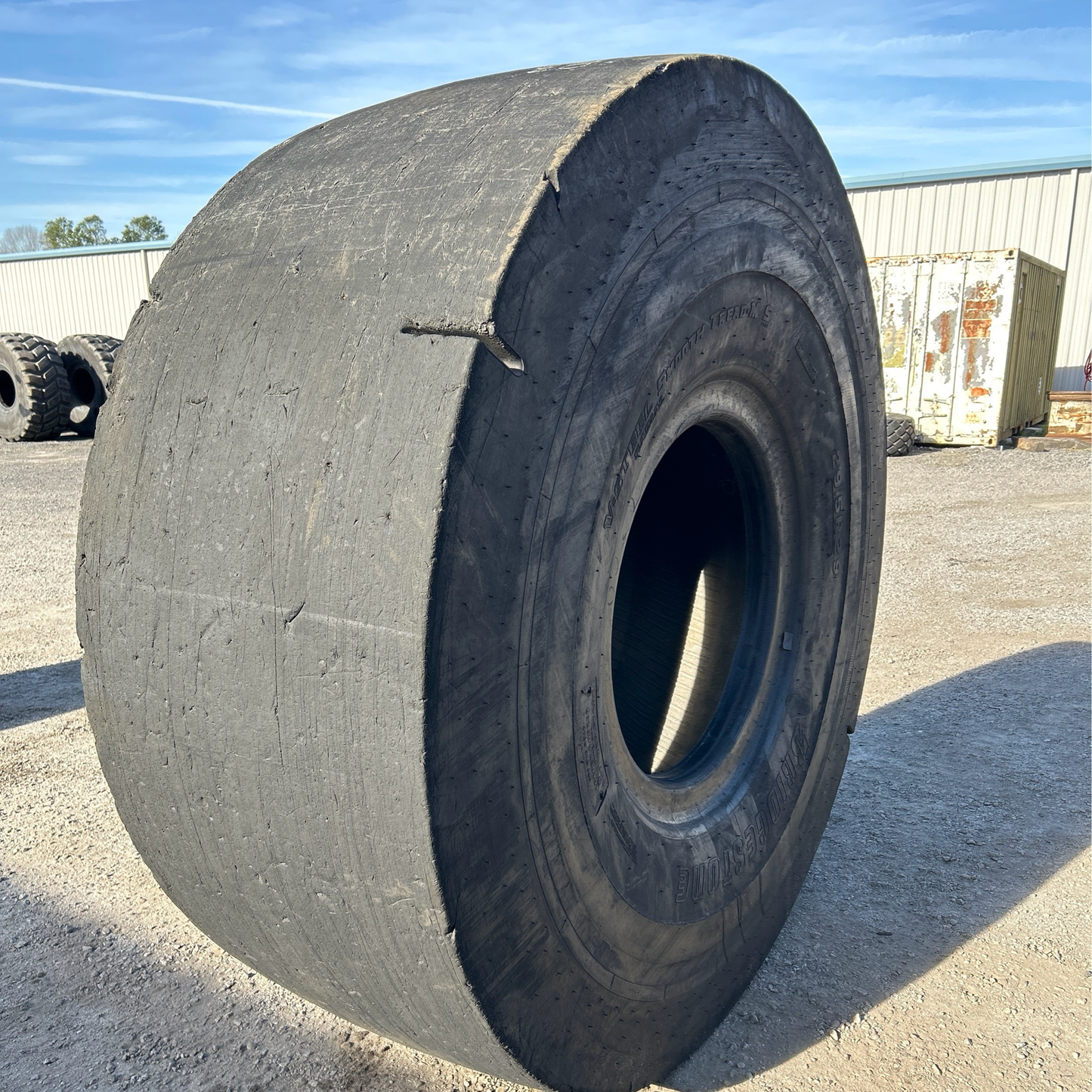 29.5R29 BRIDGESTONE V-STEEL SMOOTH TREAD-M S (VSMS)
