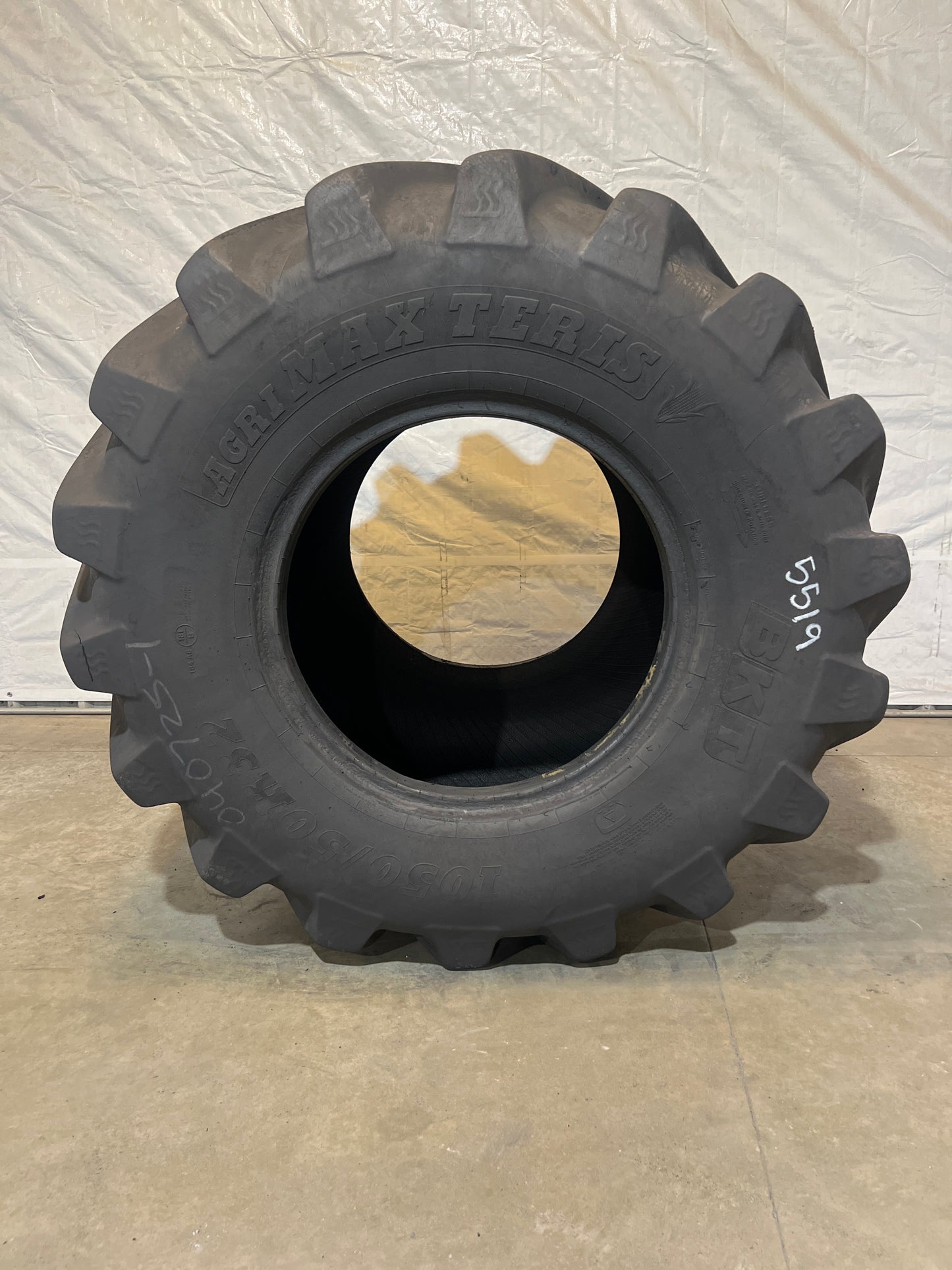 1050/50R32 BKT AGRIMAX TERIS #5519