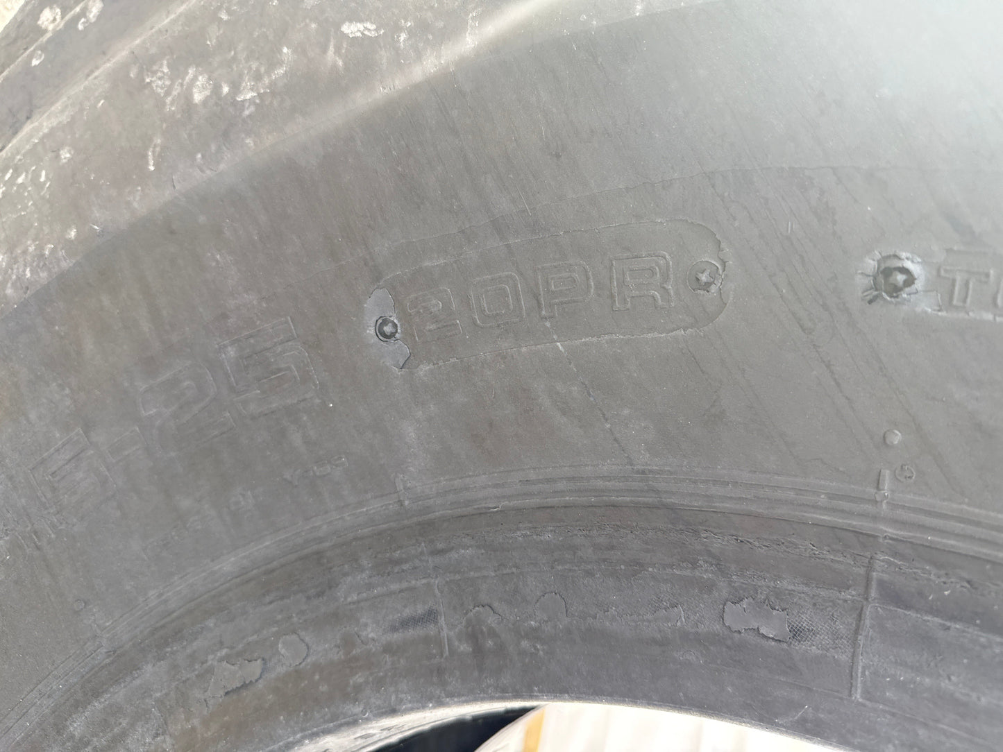 23.5-25 YOKOHAMA Y69 20 PLY #8760