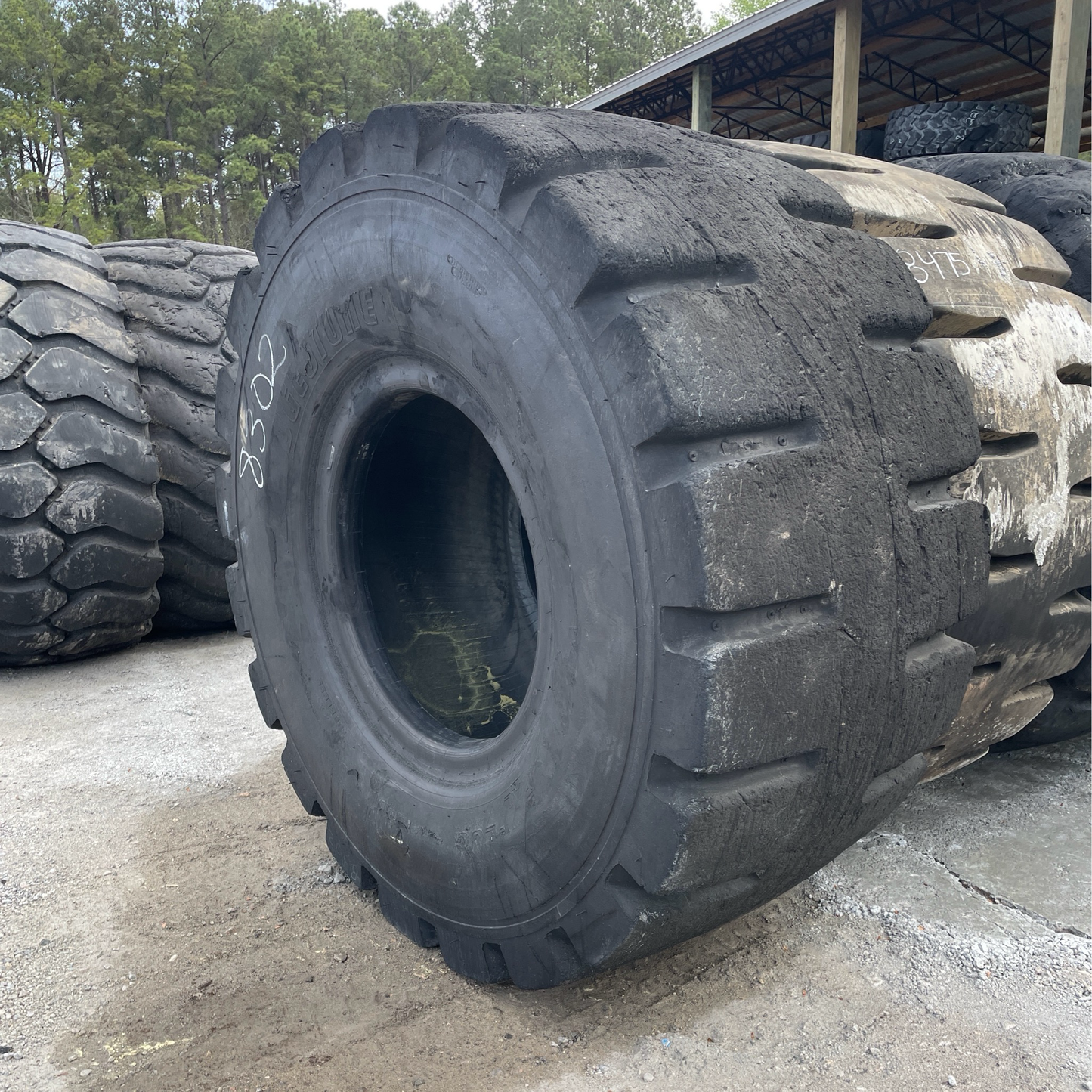 35/65R33 BRIDGESTONE V-STEEL D-LUG (VSDL) #8302