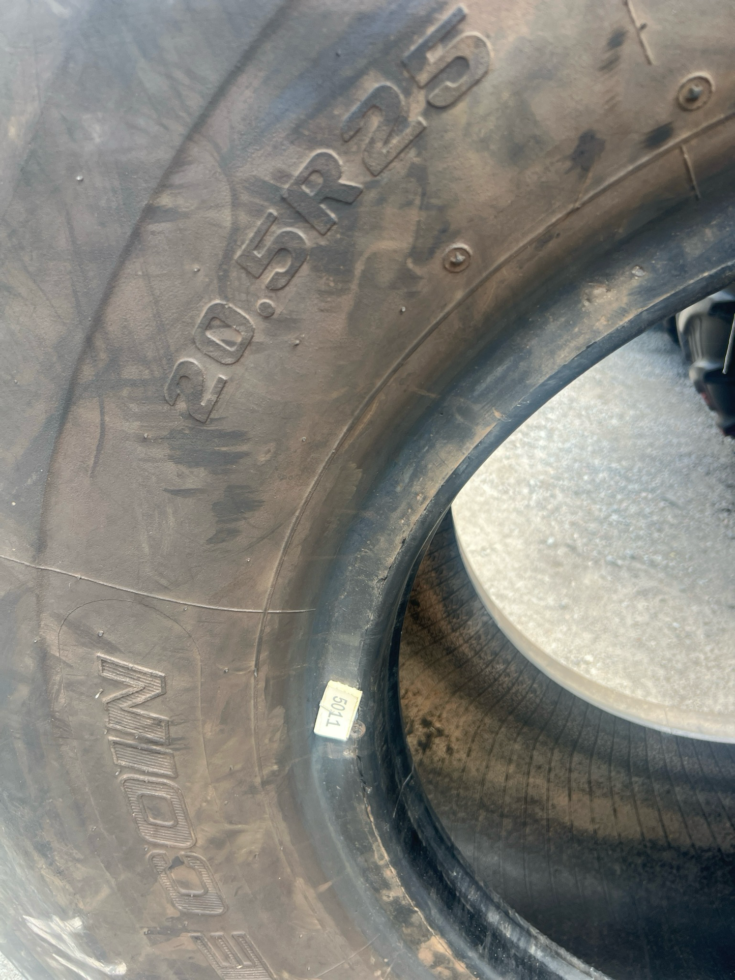 20.5R25 DOUBLE COIN REM 2 #5011