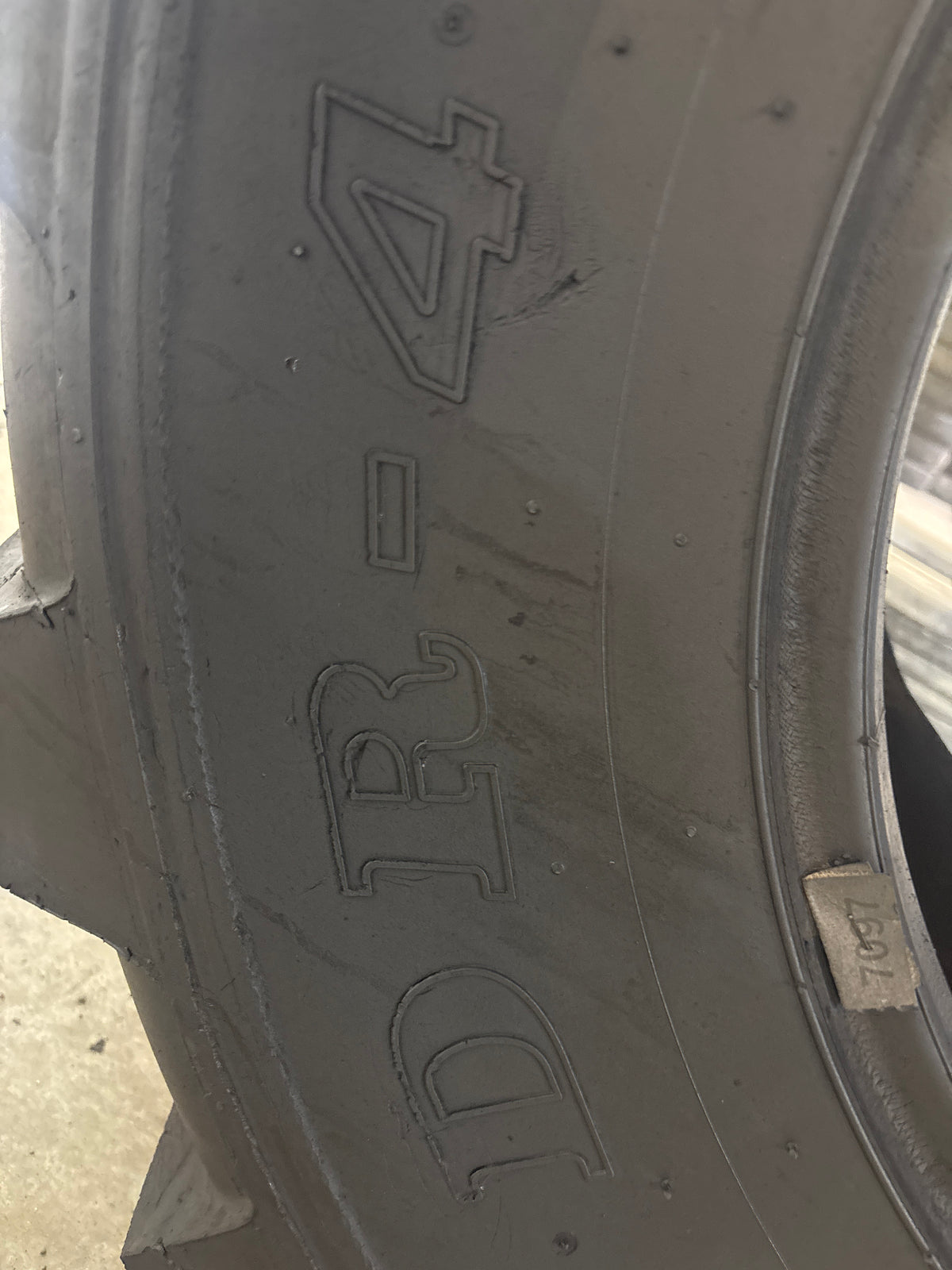 19.5L-24 DEESTONE #7097
