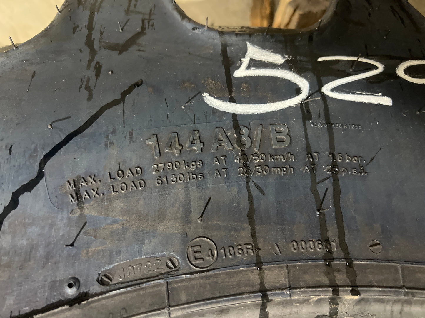 16.9R38 (420/85R38) BKT AGRIMAX RT855 #5290