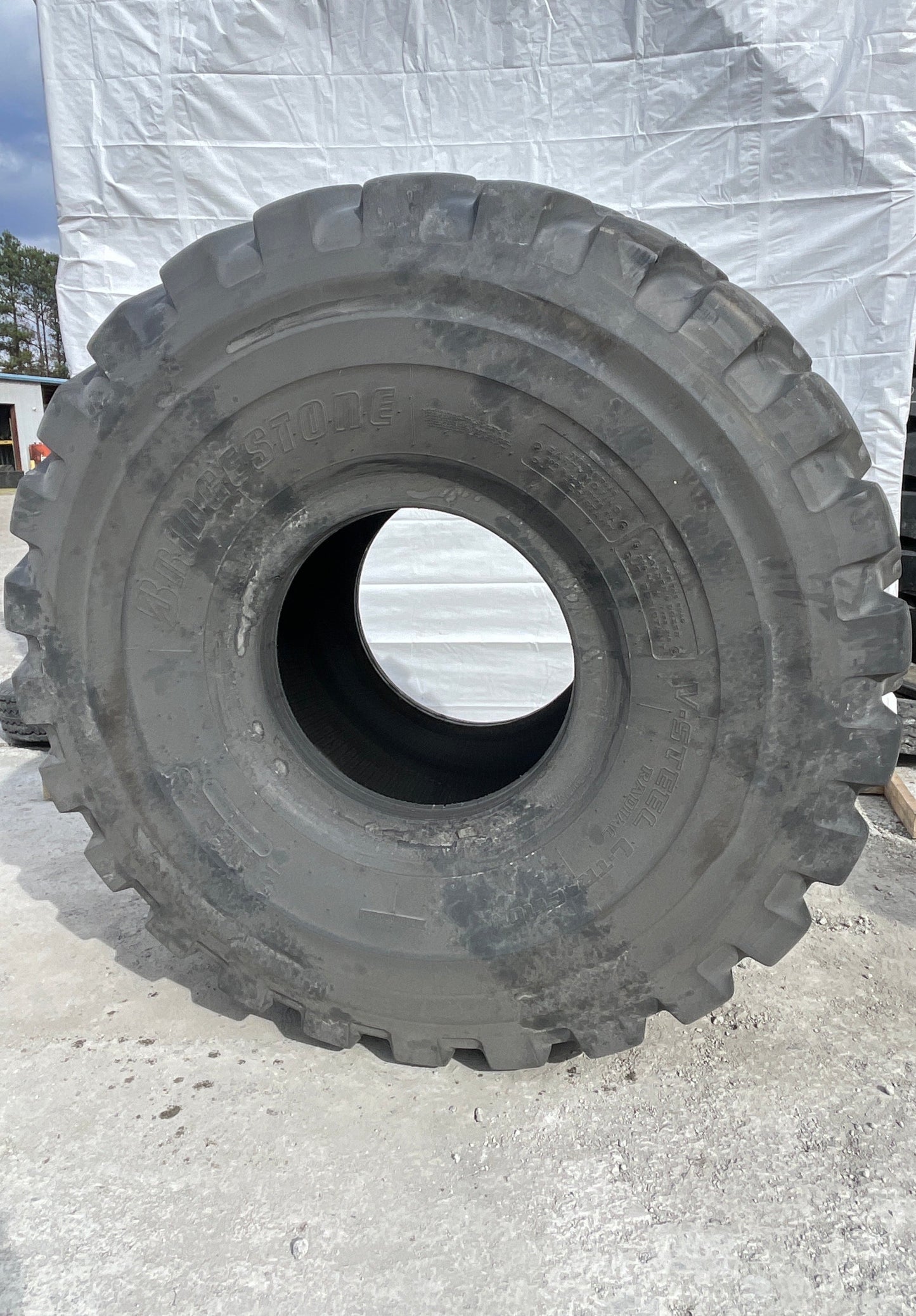 29.5R25 BRIDESTONE V-STEEL L-TRACTION (VLT)