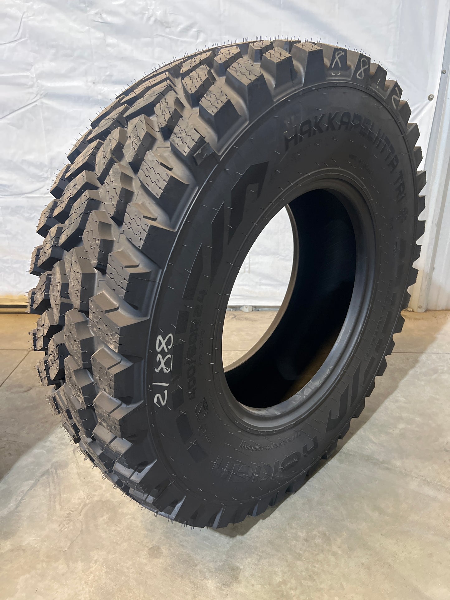 400/80R24 NOKIAN HAKKAPELLITTA TRI II #8812