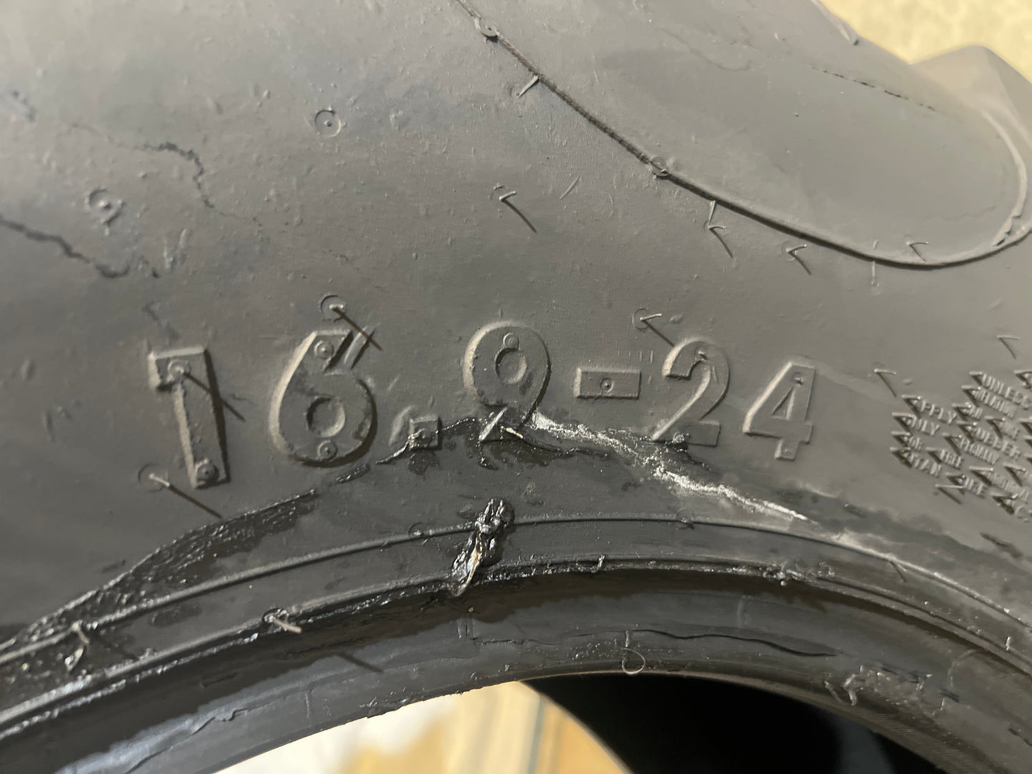 16.9-24 TITAN HI TRACTION LUG