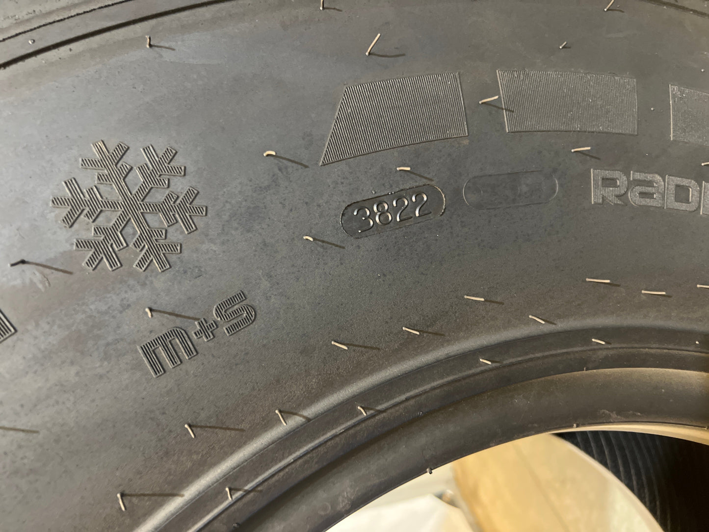 400/80R24 NOKIAN HAKKAPELLITTA TRI II #8812