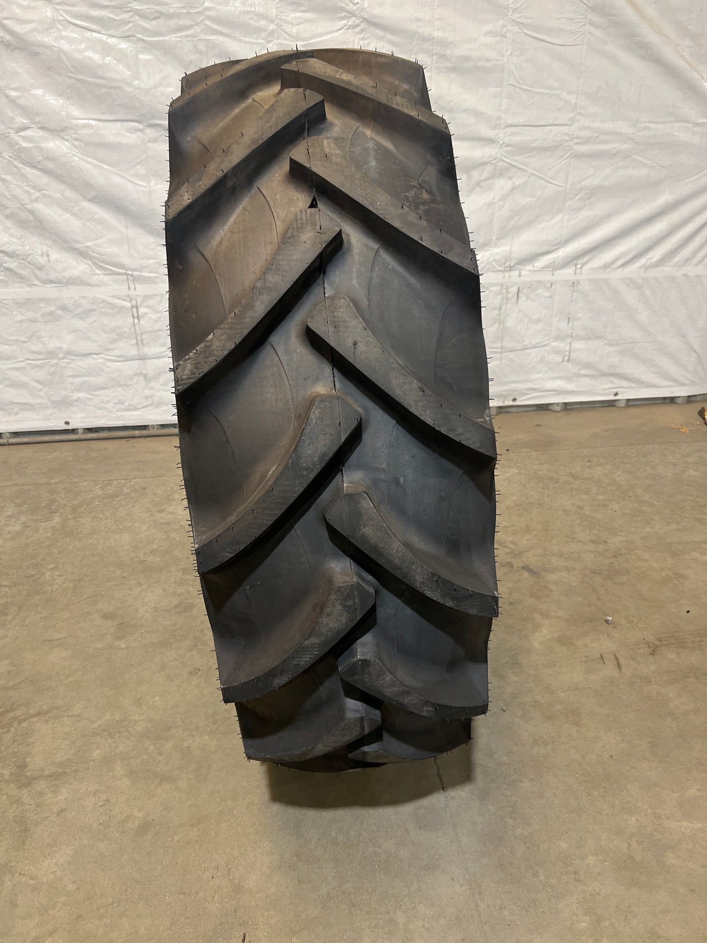 16.9-28 Galaxy Agri Trac II TL