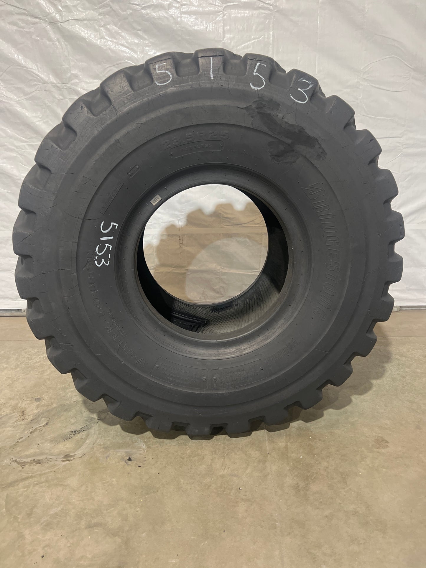 23.5R25 BRIDGESTONE V-STEEL L TRACTION