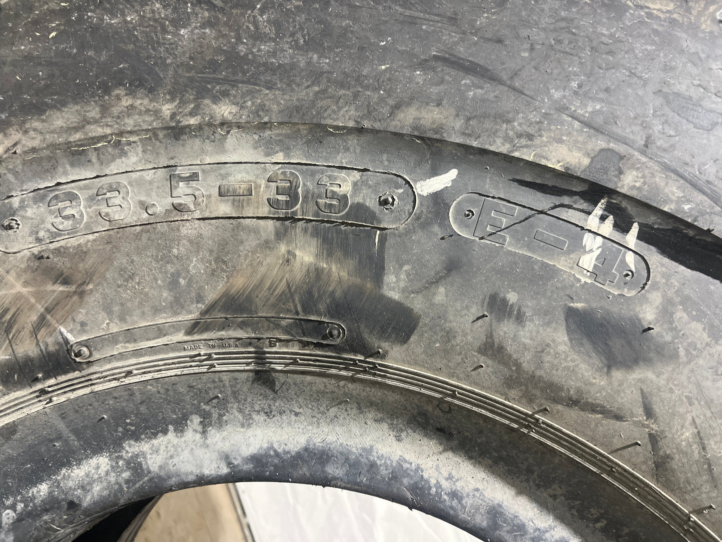 33.5-33 FIRESTONE SUPER ROCK GRIP DEEP TREAD