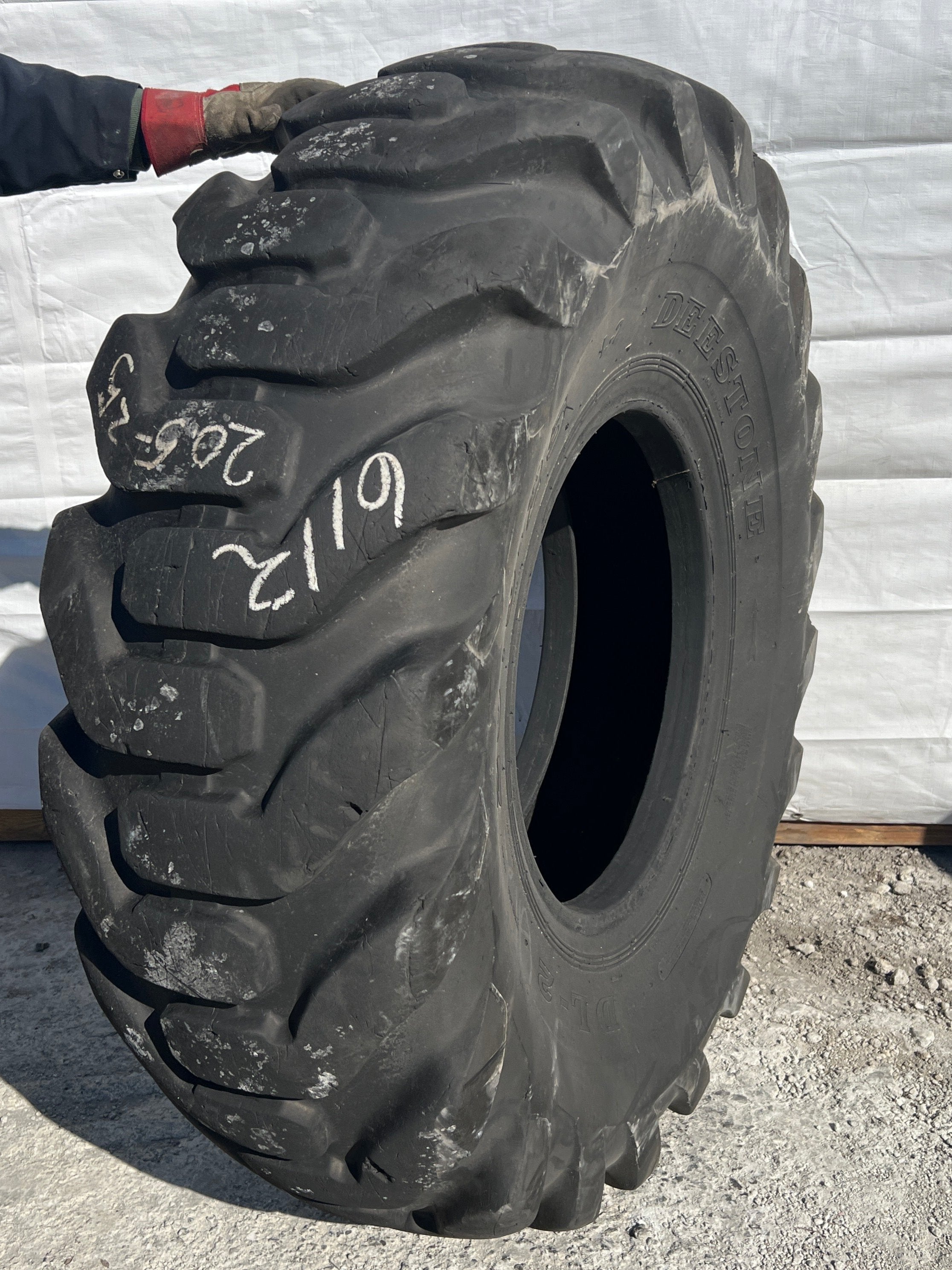 Deestone 20.5-25 E3 20-Ply Loader Tire – Heavy-Duty For Wheel Loaders & Crawlers