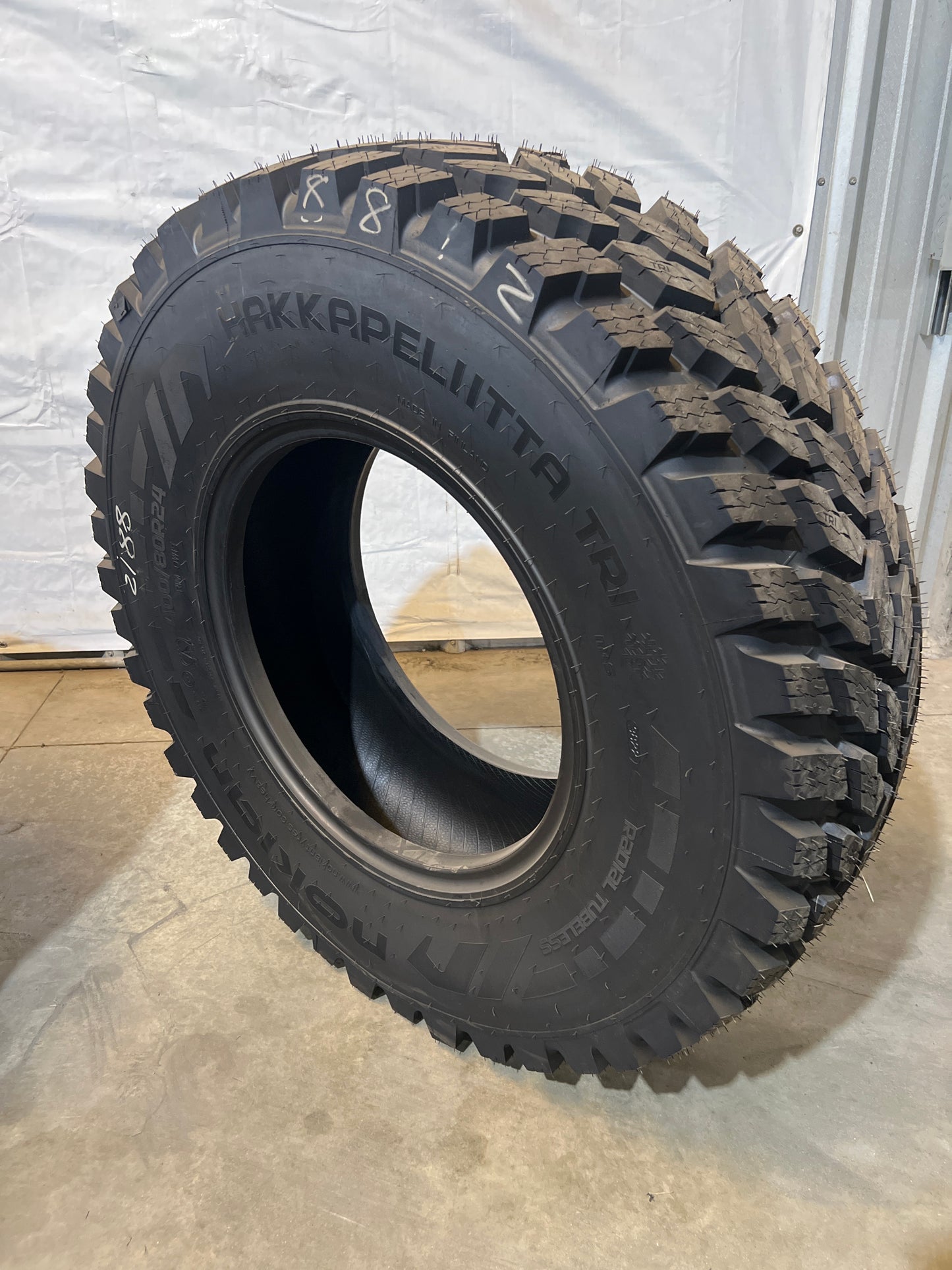 400/80R24 NOKIAN HAKKAPELLITTA TRI II #8812