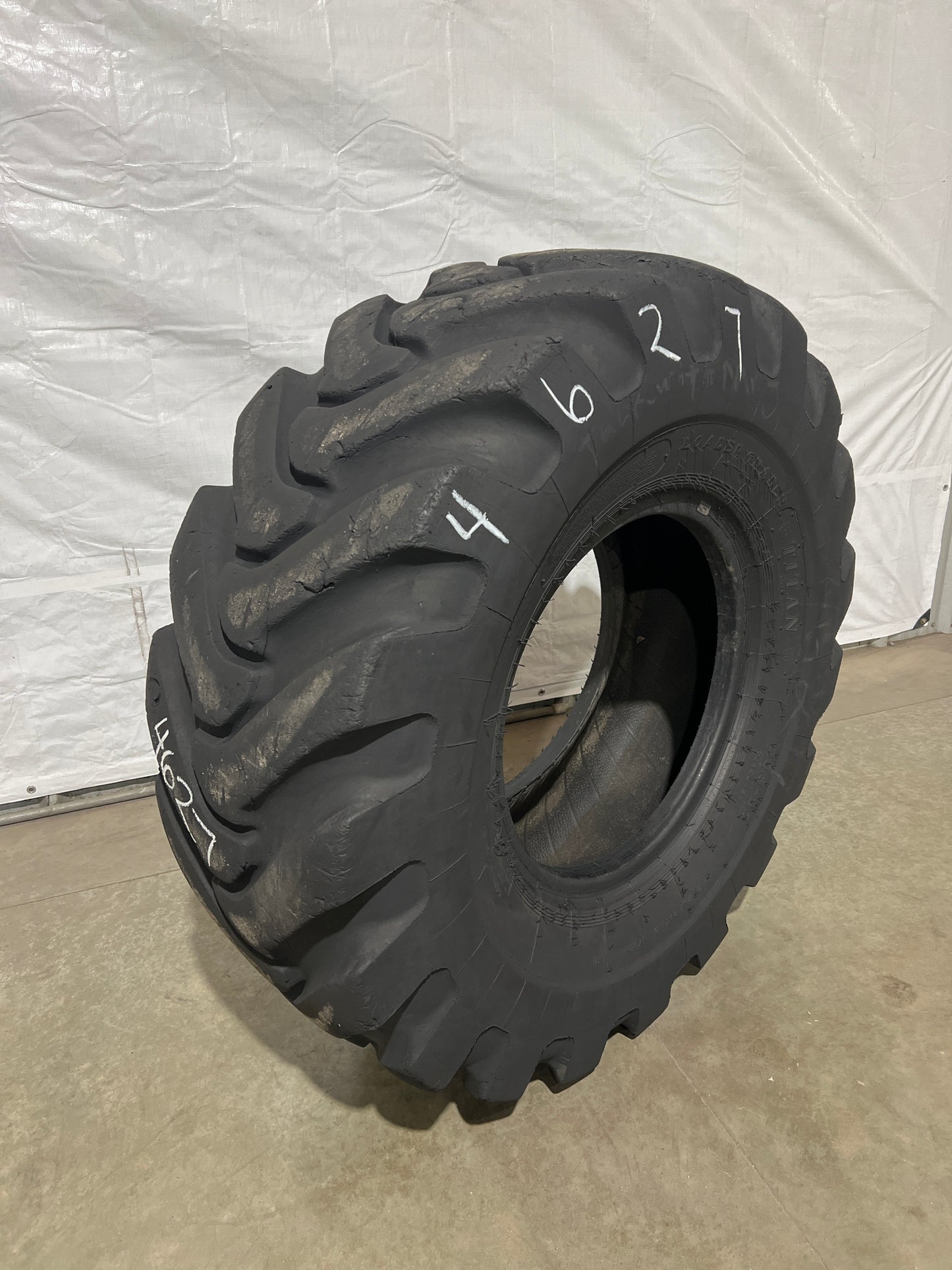 20.5-25 TITAN LOADER GRADER